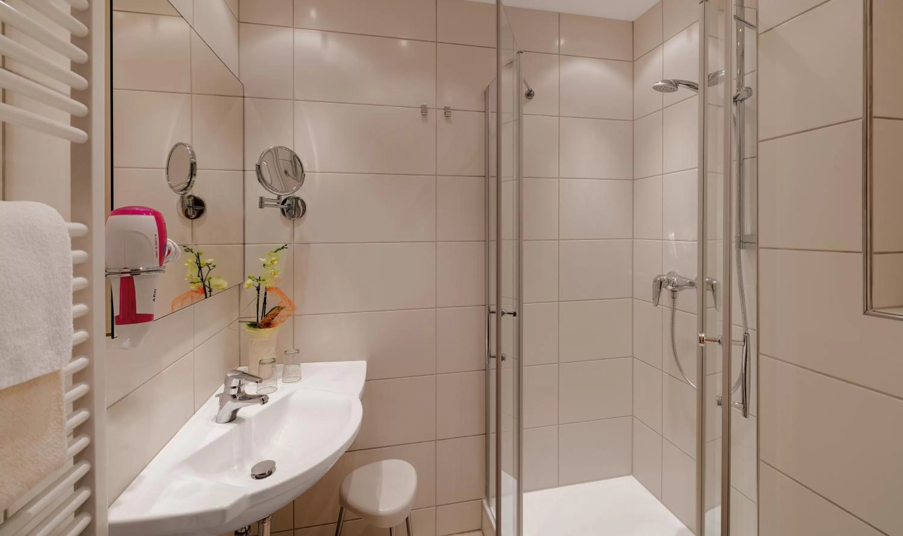 Bathroom in Pfalzhotel Asselheim