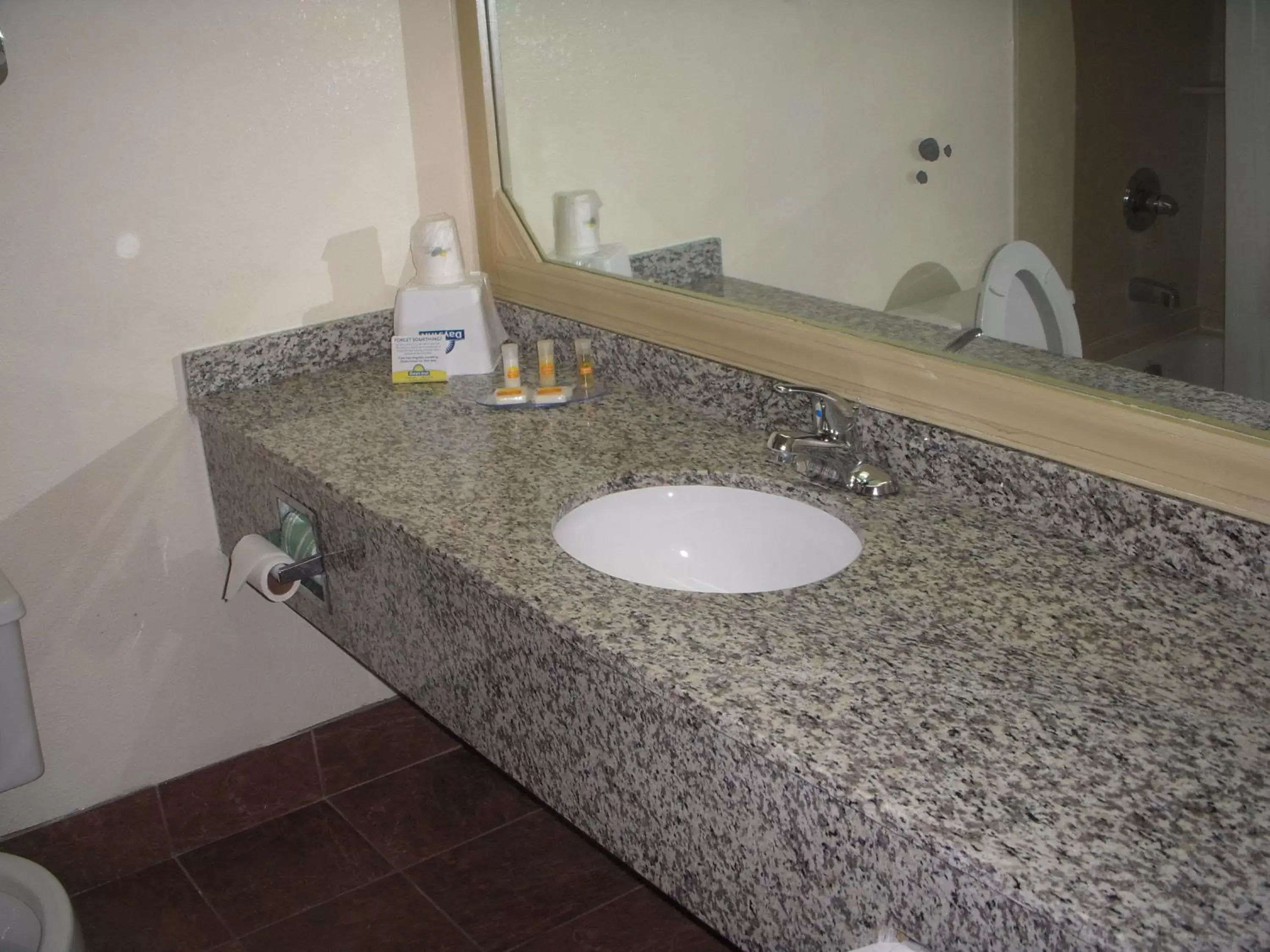 King Room - Smoking in Days Inn by Wyndham Fayetteville-South/I-95 Exit 49 King Room - Smoking in Days Inn by Wyndham Fayetteville-South/I-95 Exit 49