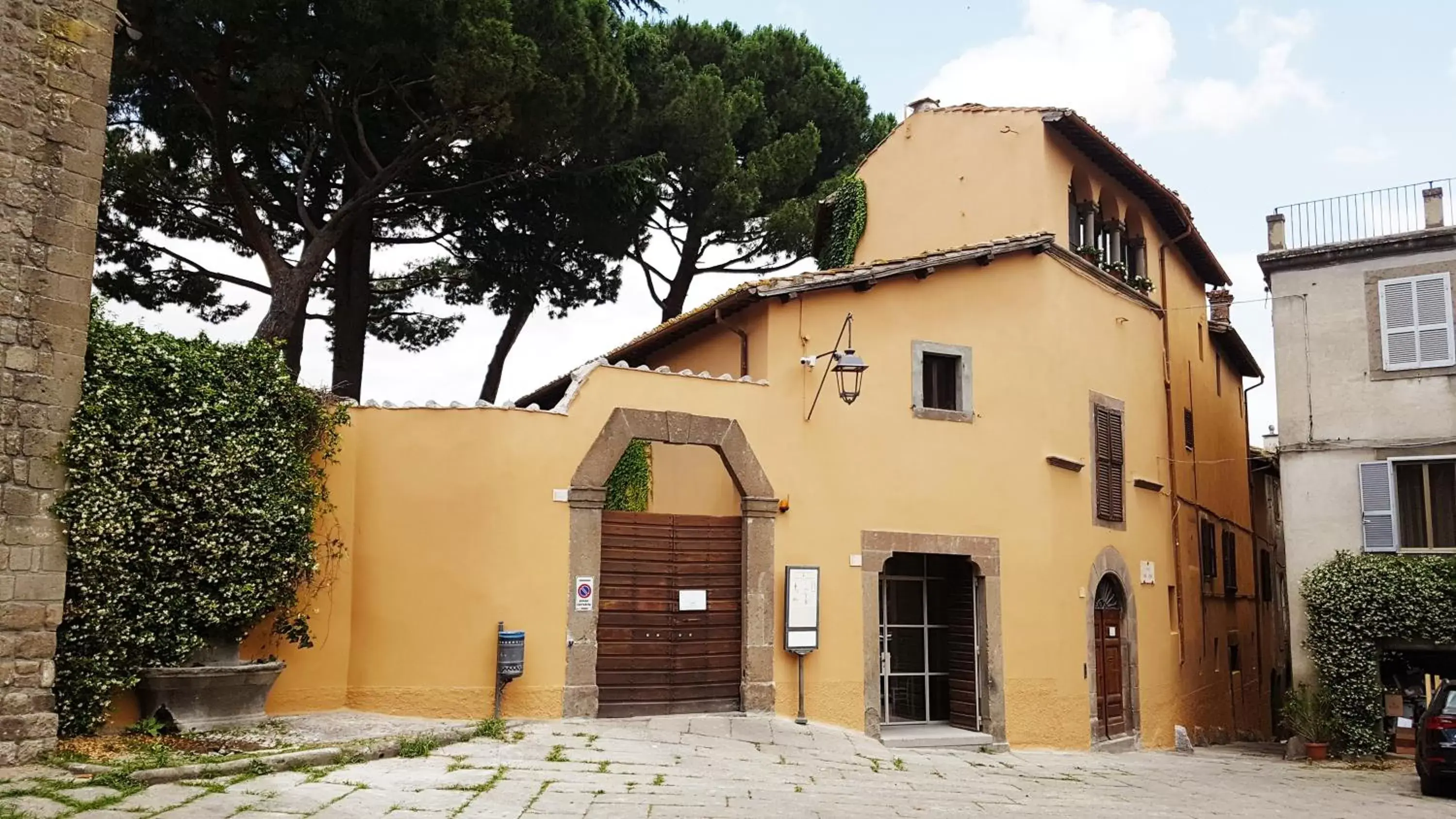 Facade/entrance, Property Building in B&B A Piazza del Gesù