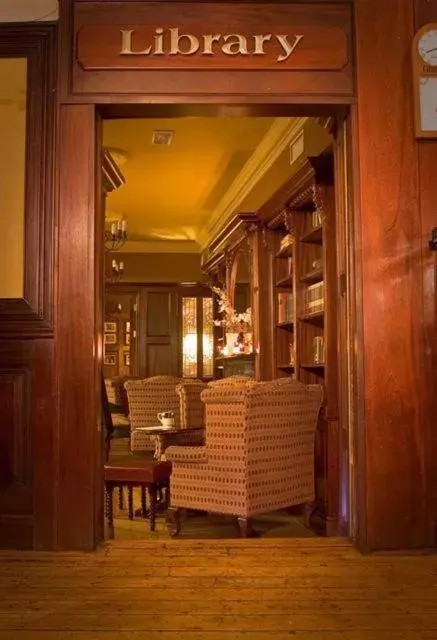 Library in Cahir House Hotel