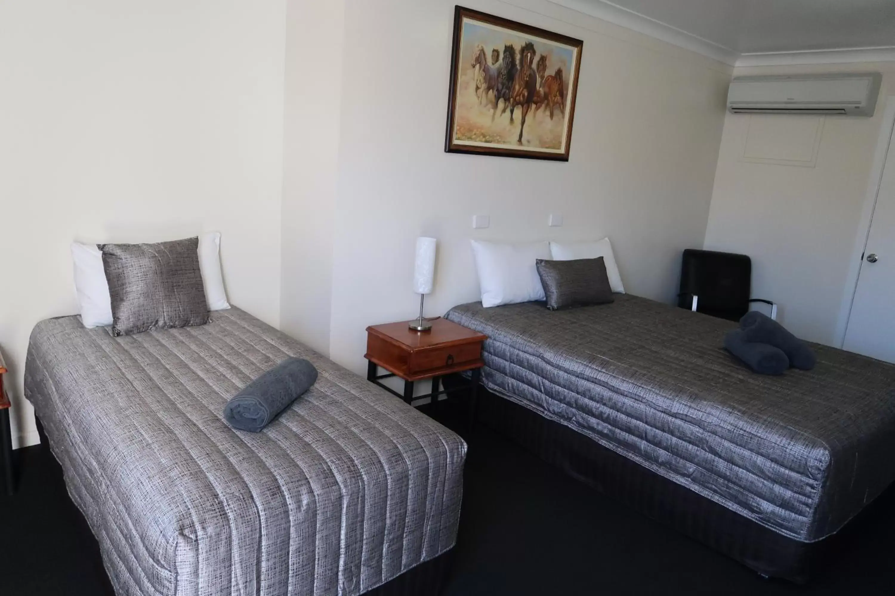 Photo of the whole room, Bed in Charleville Waltzing Matilda Motor Inn