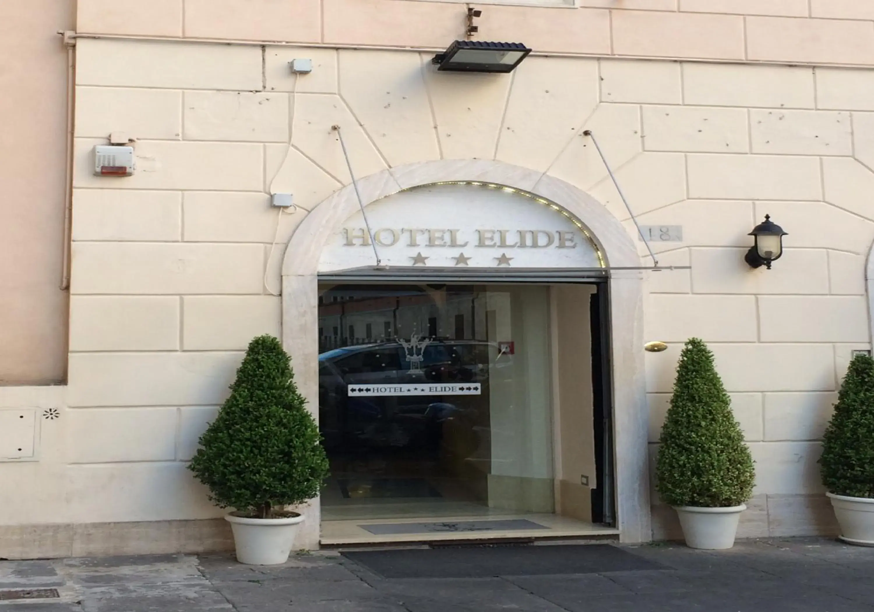 Facade/entrance in Hotel Elide