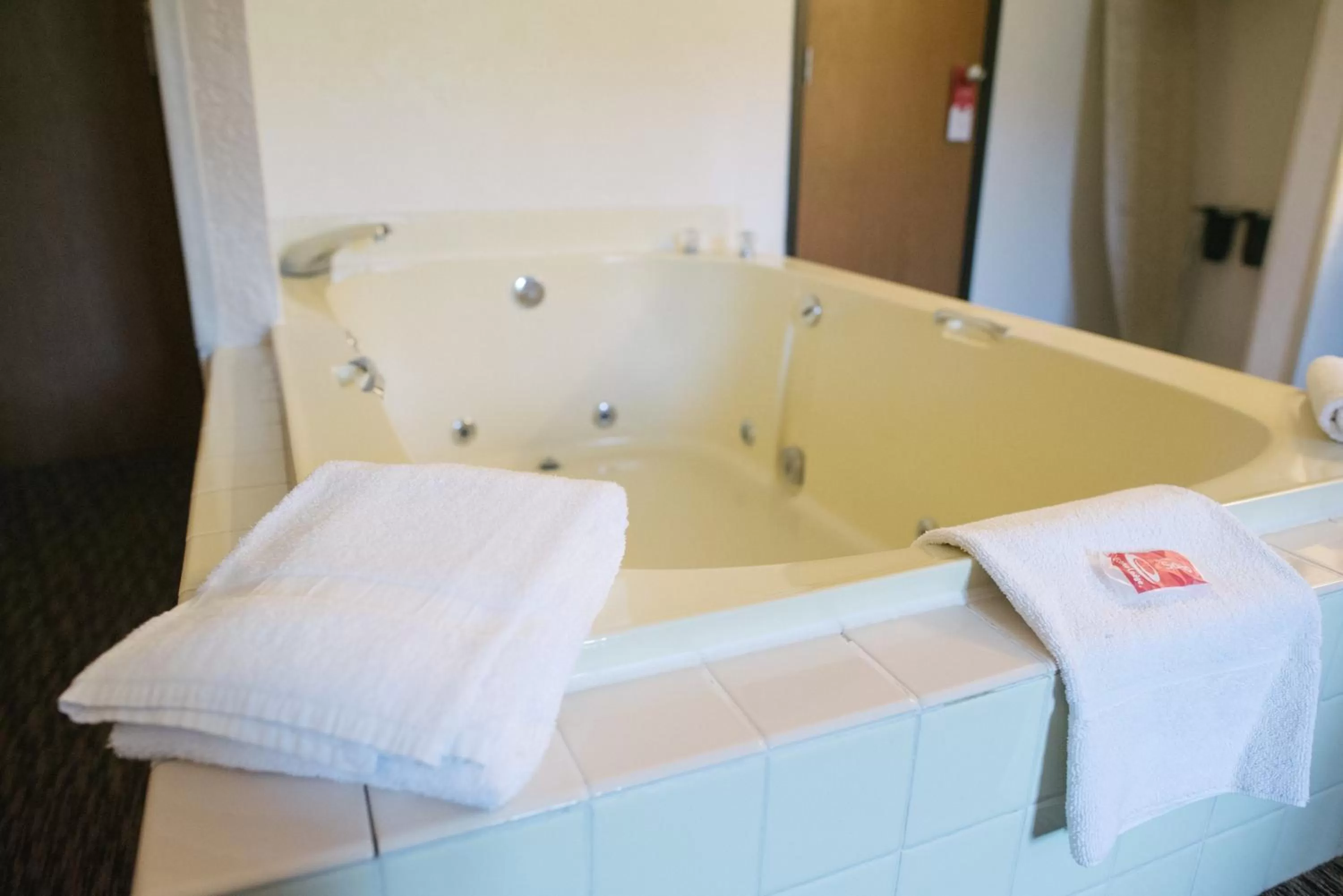 Property building in Econo Lodge, Downtown Custer Near Custer State Park and Mt Rushmore