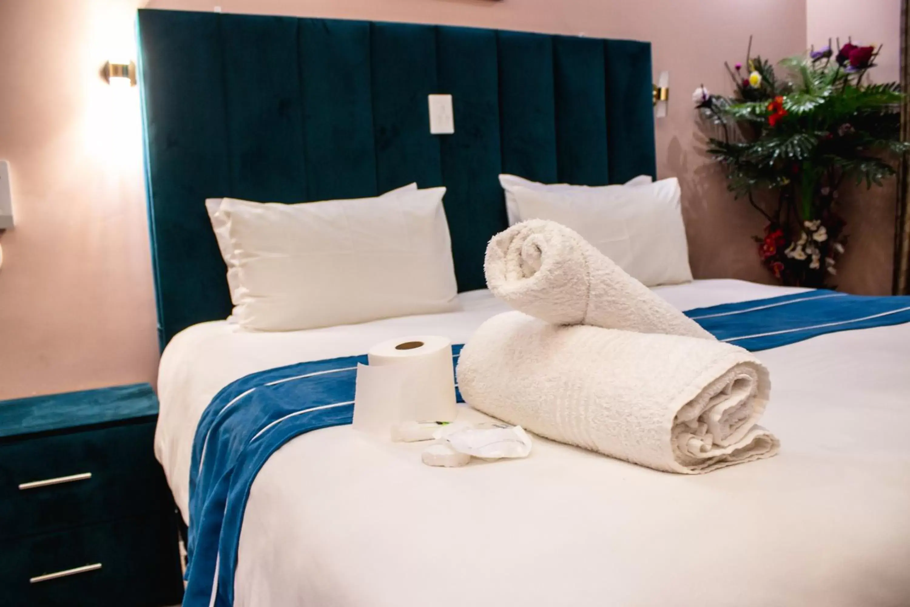 Standard Double or Twin Room - single occupancy in Gold Crown International Hotel Johannesburg Standard Double or Twin Room - single occupancy in Gold Crown International Hotel Johannesburg