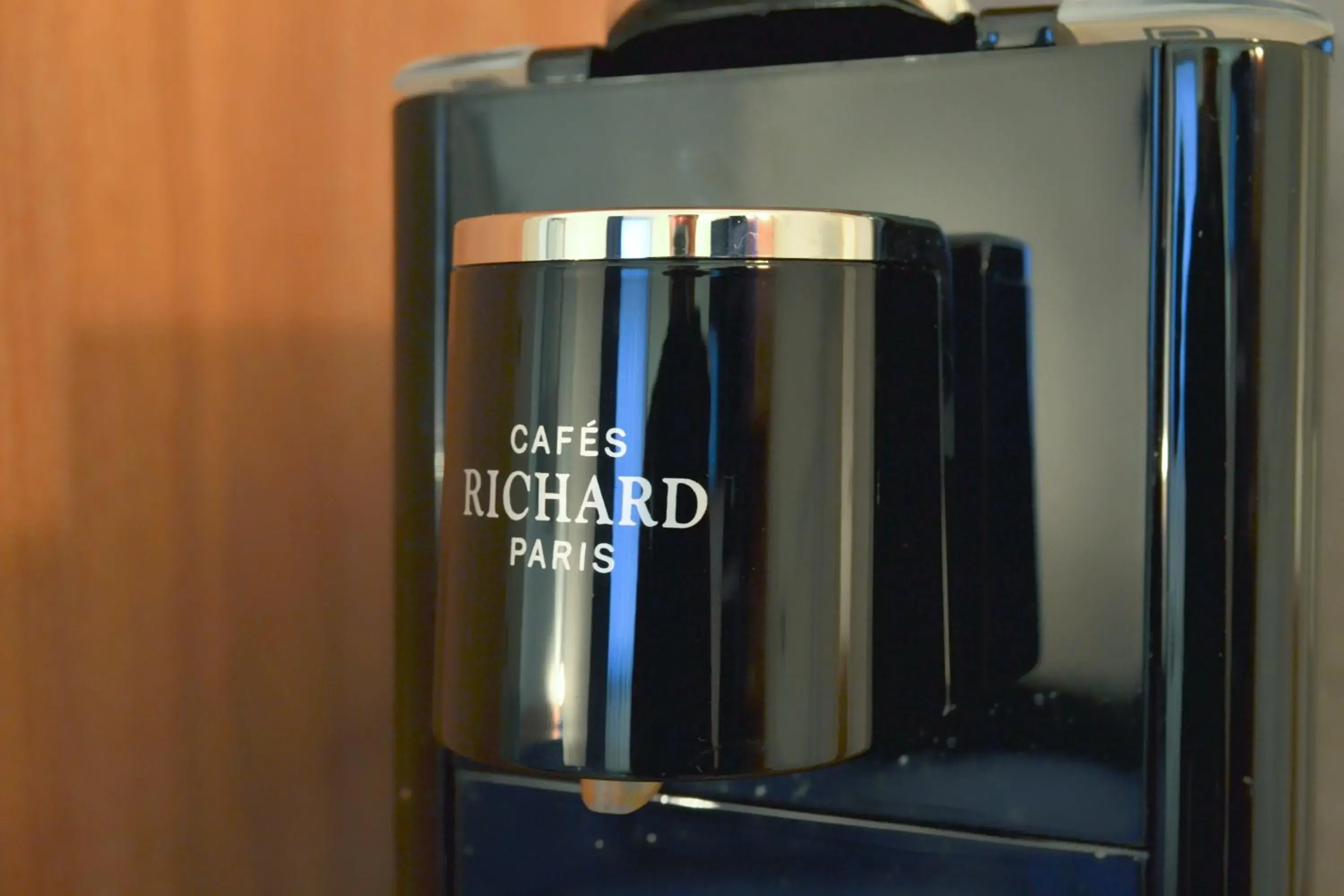 Coffee/tea facilities in Art Hotel Paris Est