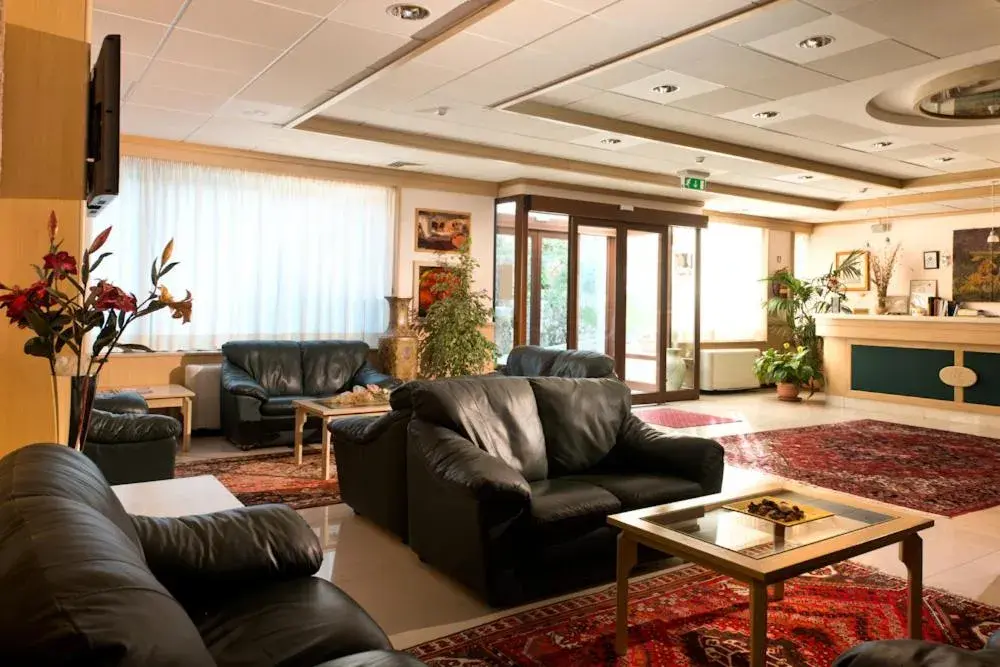 Communal lounge/ TV room, Seating Area in Park Hotel La Grave