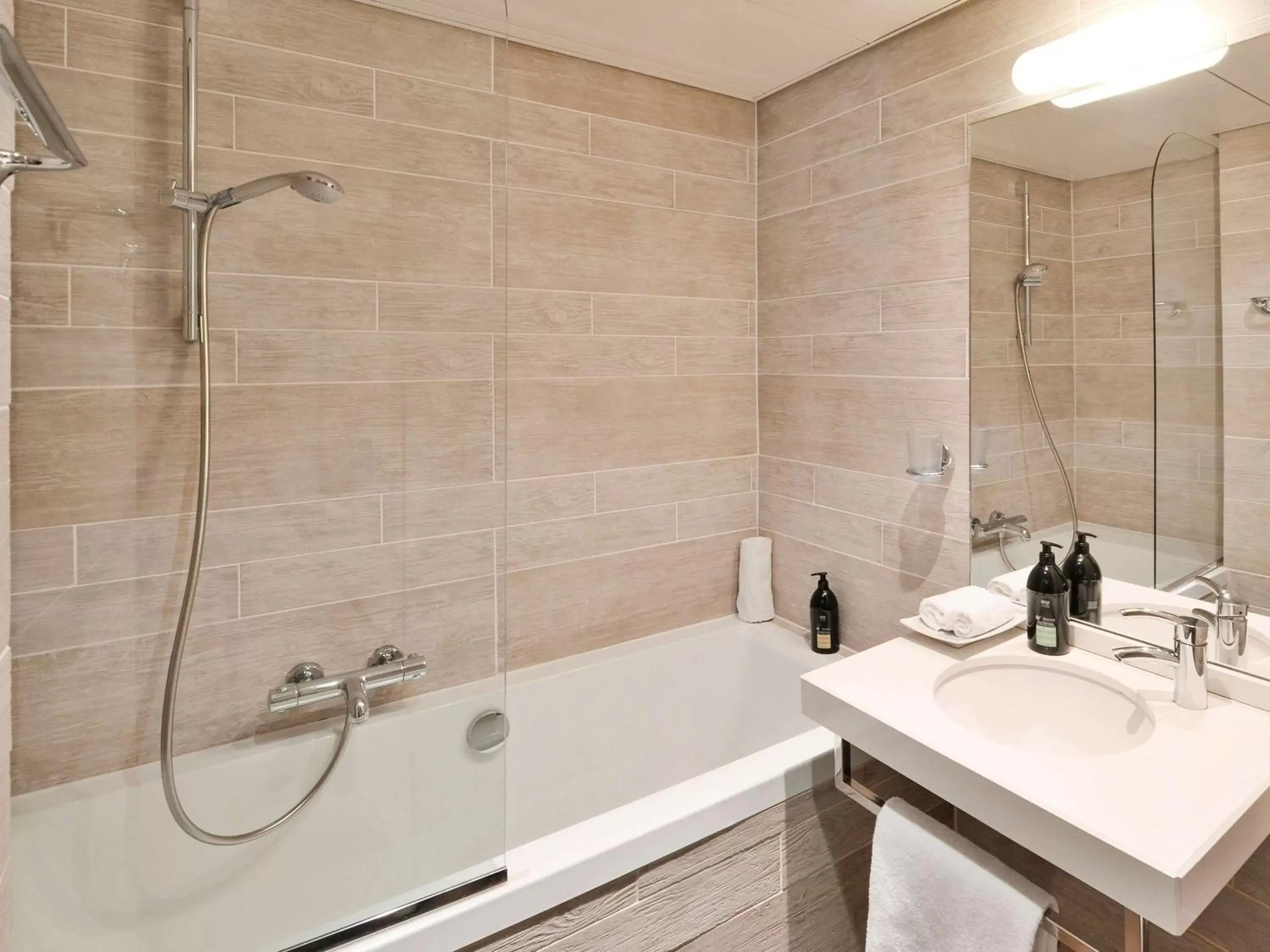 Photo of the whole room, Bathroom in Aparthotel Adagio Genève Mont-Blanc