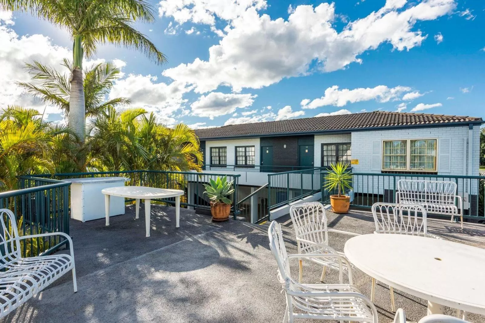 Patio in Comfort Inn All Seasons