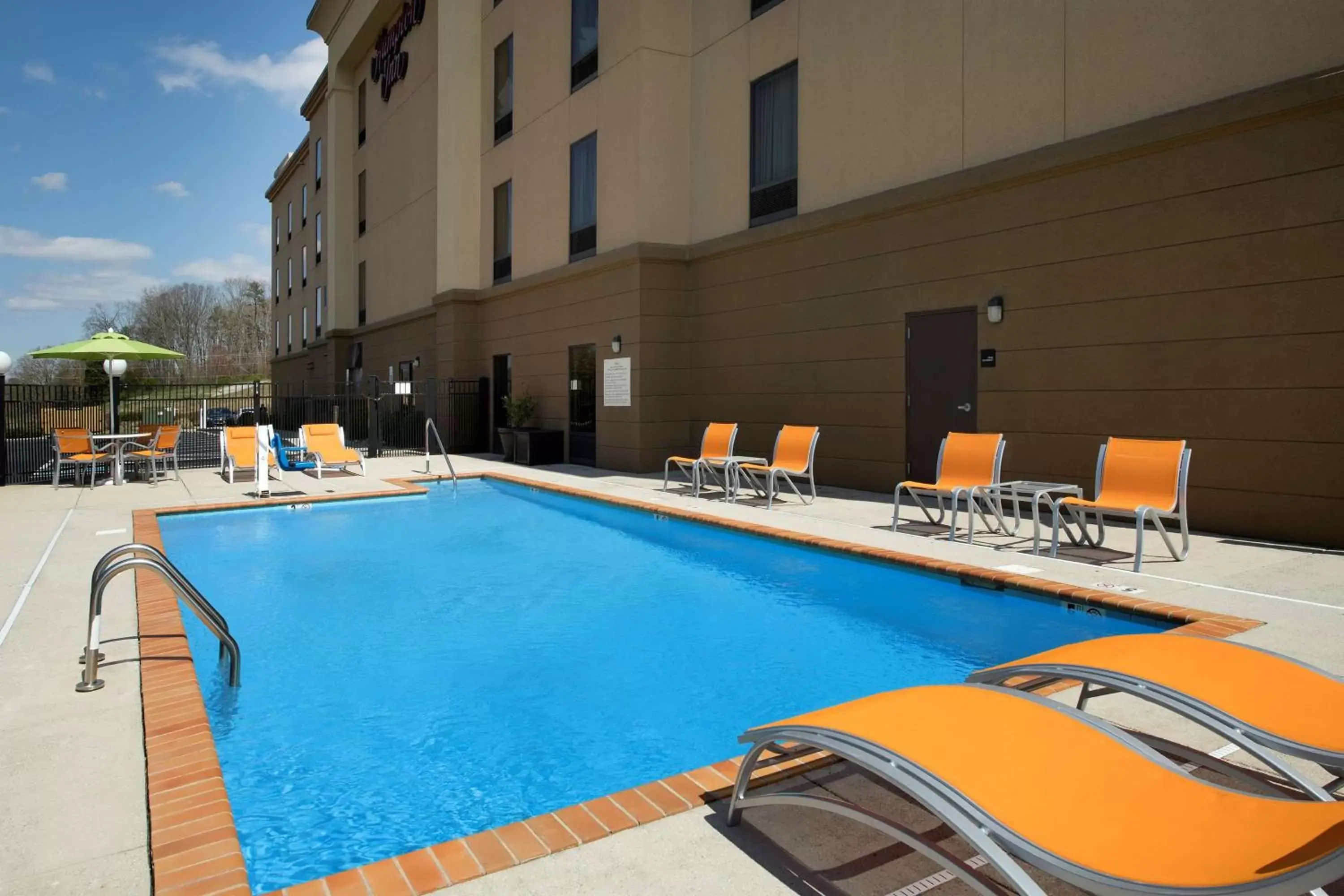 Pool view, Swimming Pool in Hampton Inn Lenoir City