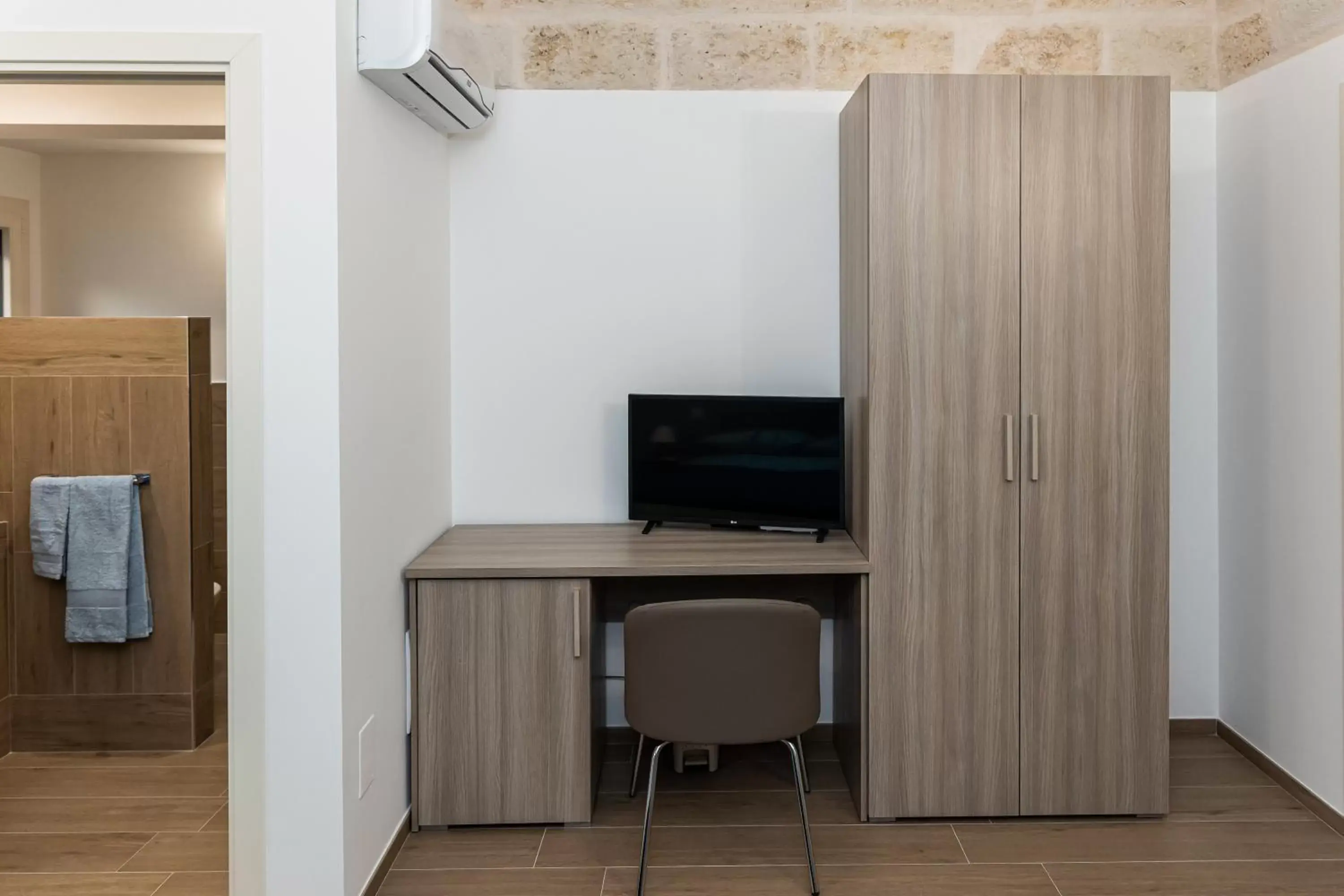 Double Room with Private Bathroom in Peter & Dove's House Double Room with Private Bathroom in Peter & Dove's House