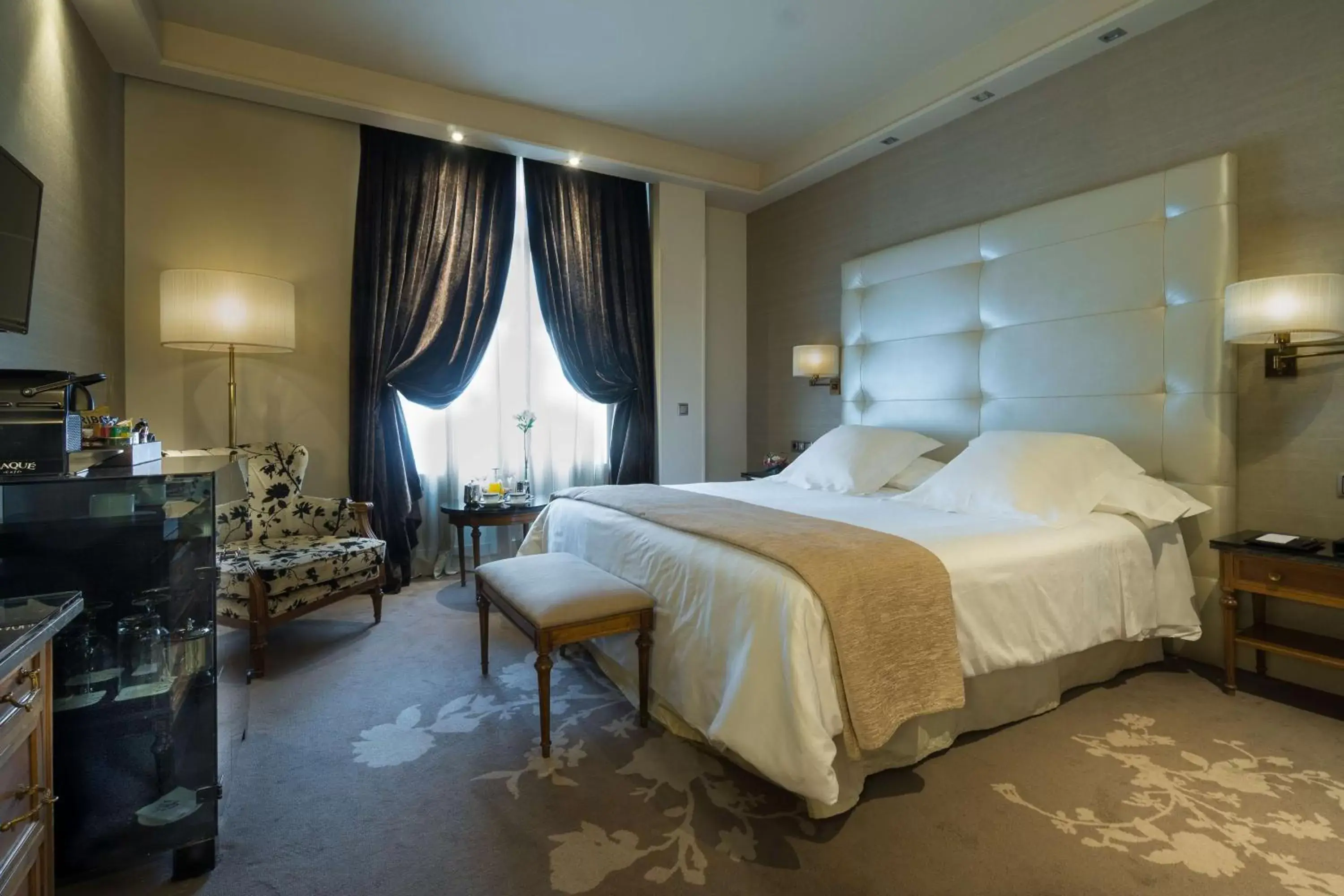 Bedroom, Bed in Wellington Hotel & Spa Madrid