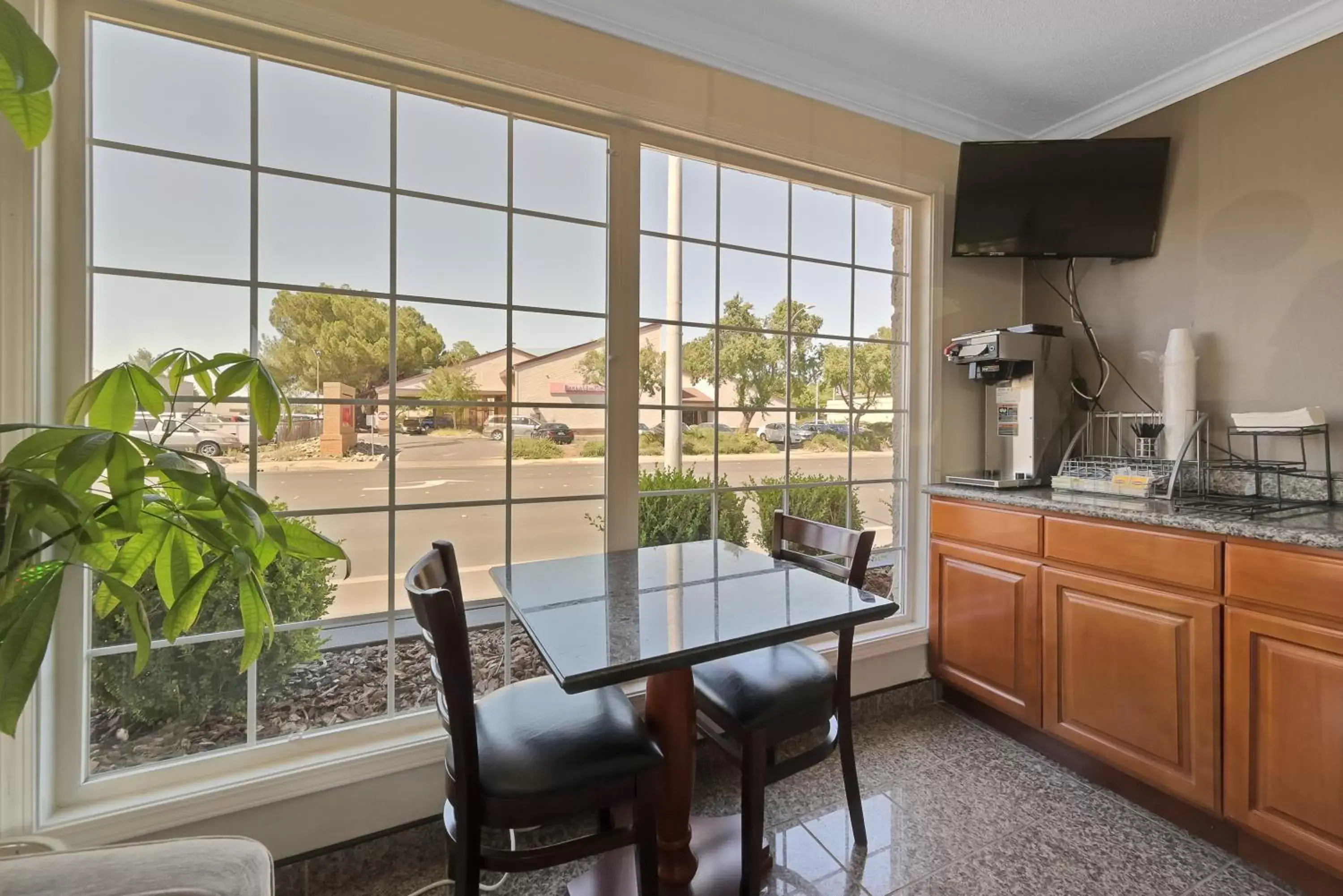 Buffet breakfast, Dining Area in Econo Lodge Woodland near I-5