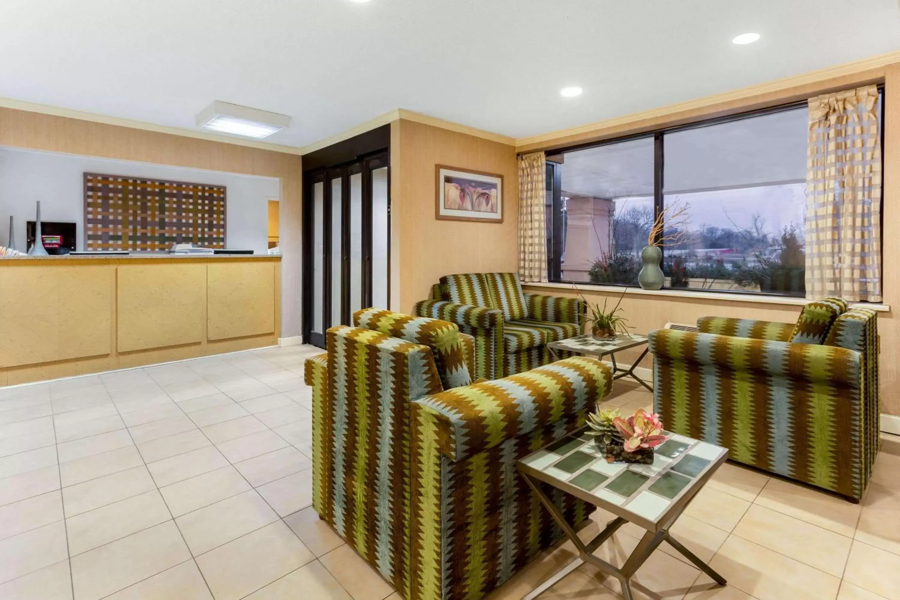 Lobby or reception in La Quinta Inn by Wyndham Chicago Willowbrook Lobby or reception in La Quinta Inn by Wyndham Chicago Willowbrook