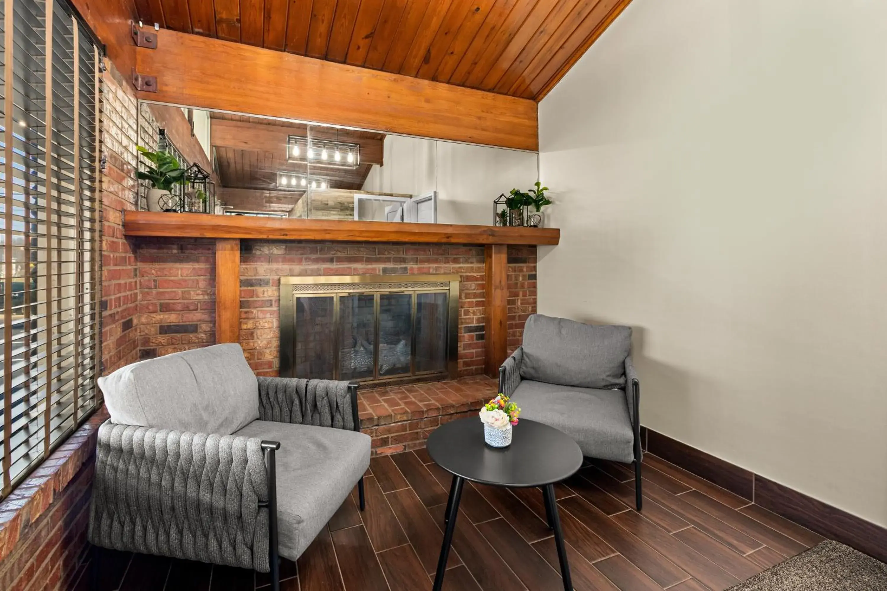 Seating Area in Rodeway Inn