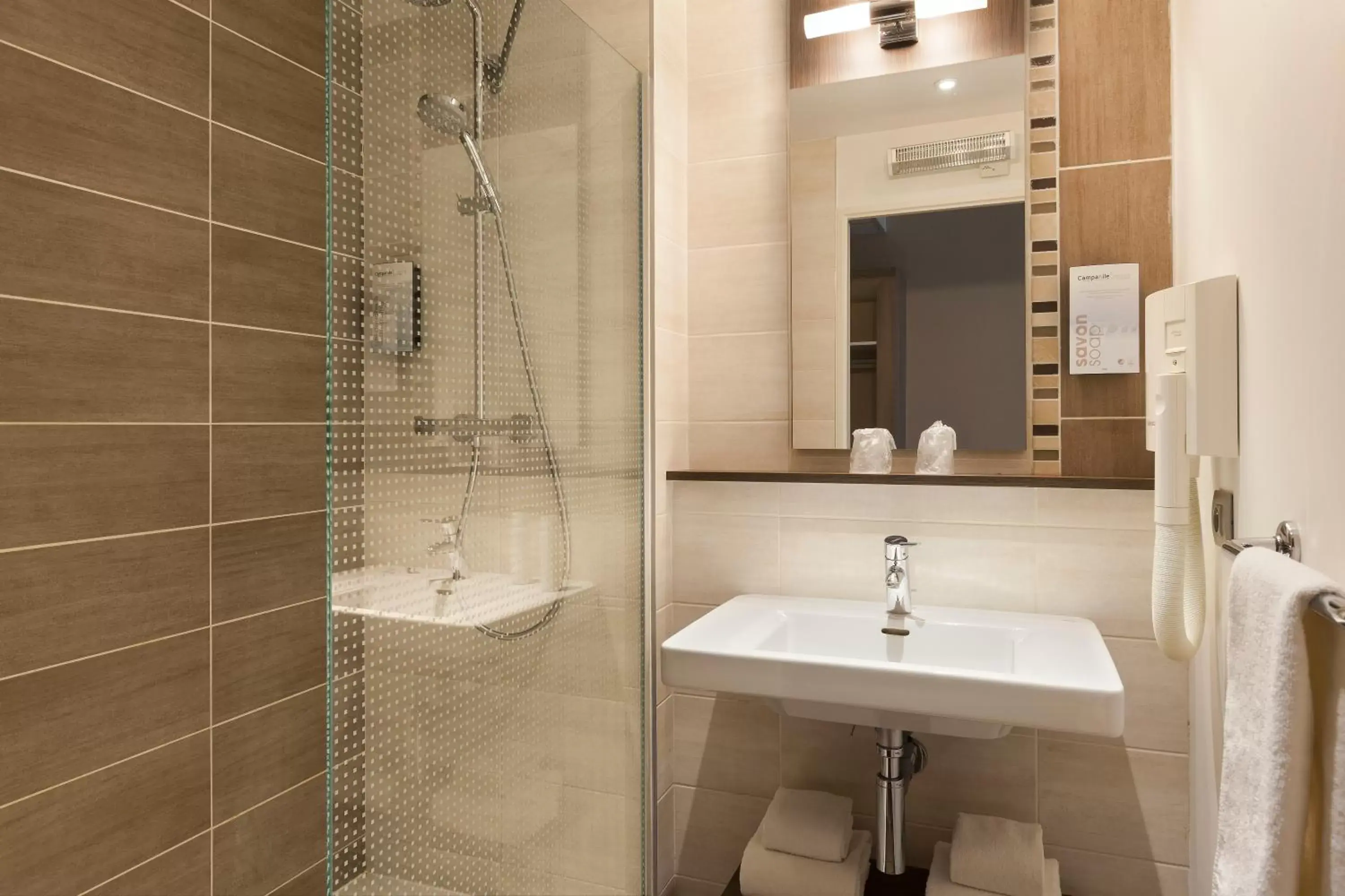 Shower, Bathroom in Campanile Metz Nord - Talange