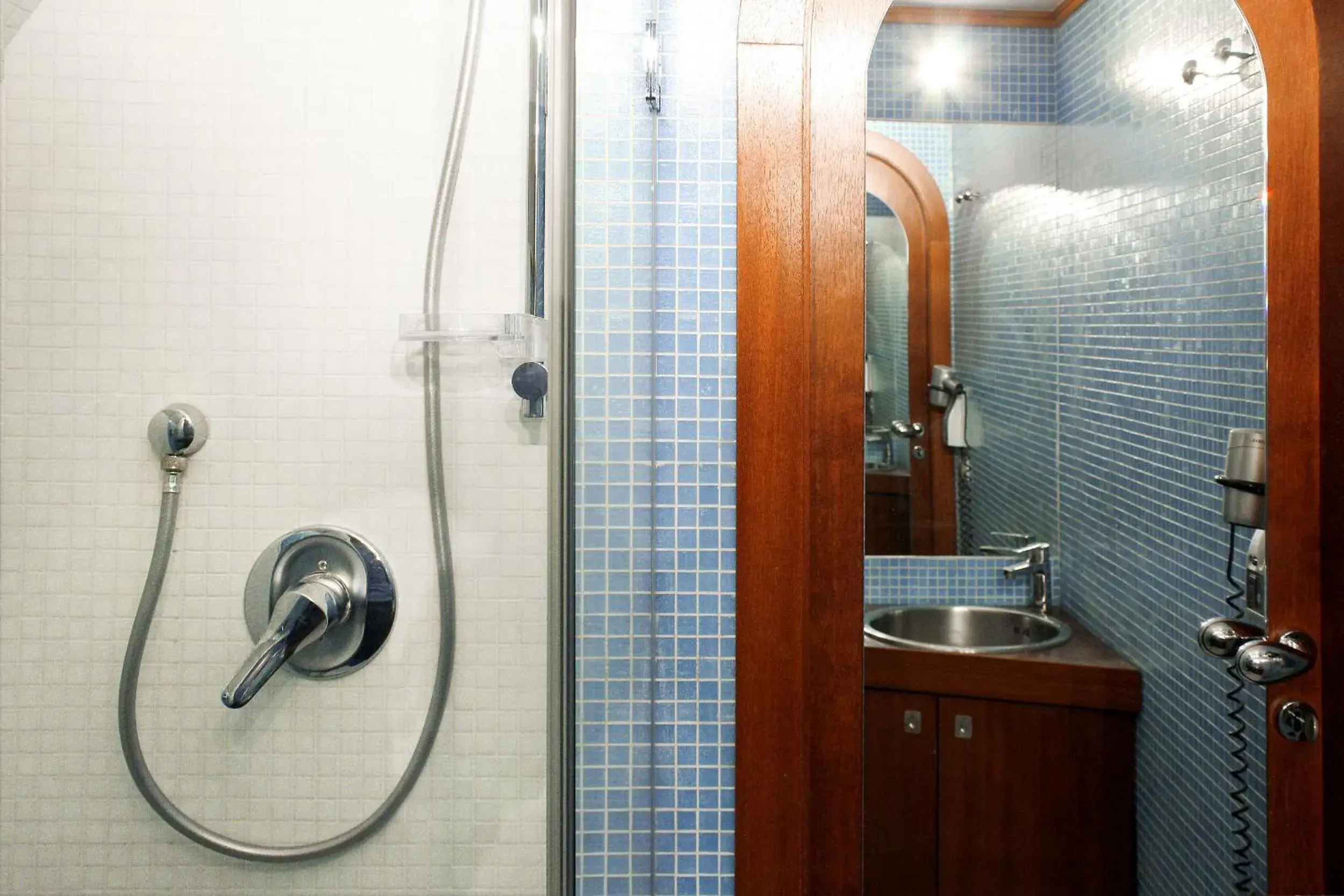 Shower, Bathroom in LHP Suite Posillipo