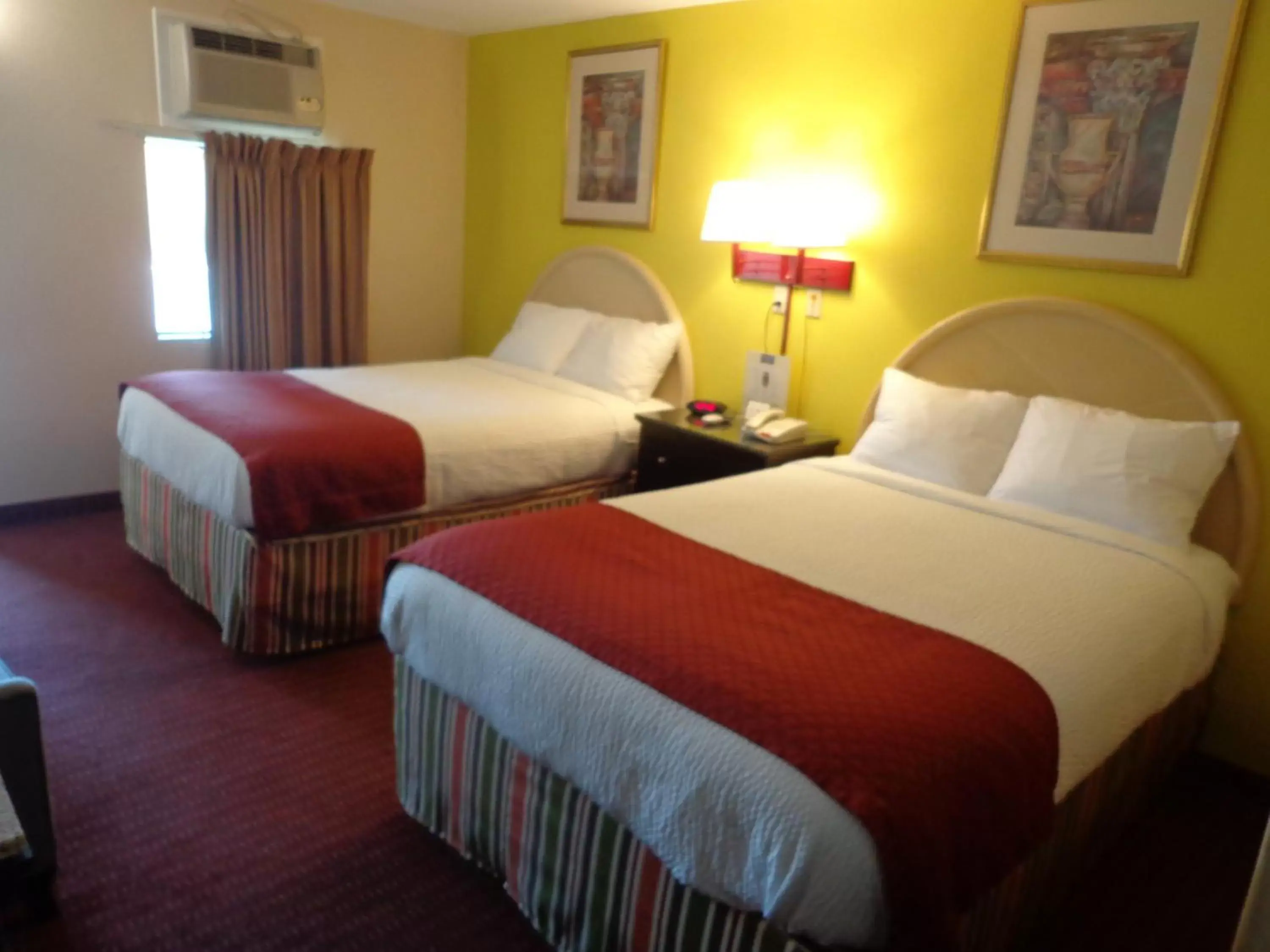 Bedroom, Bed in Economy Inn Express Warren Bedroom, Bed in Economy Inn Express Warren