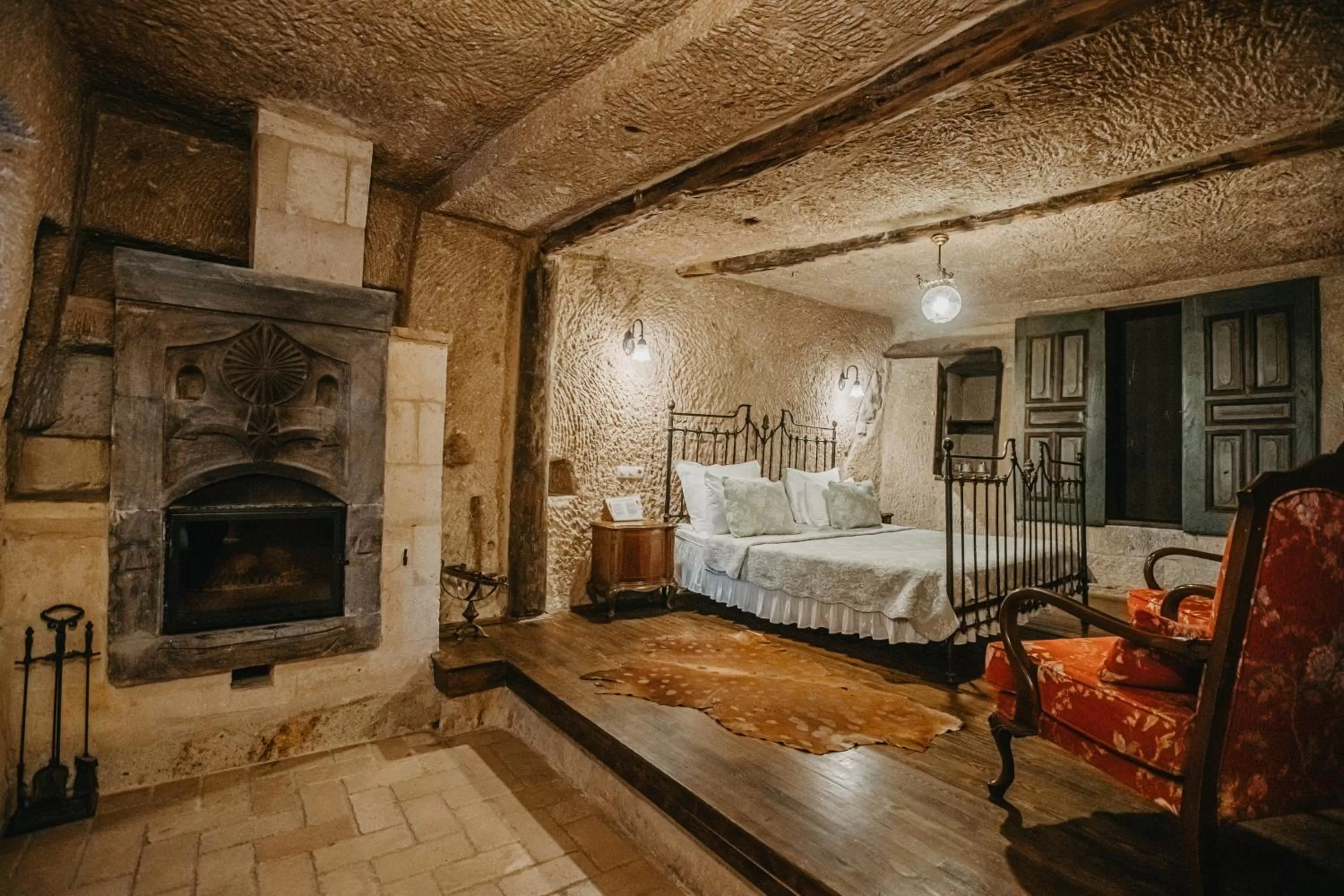 Photo of the whole room, Bed in Melekler Evi Cave Hotel