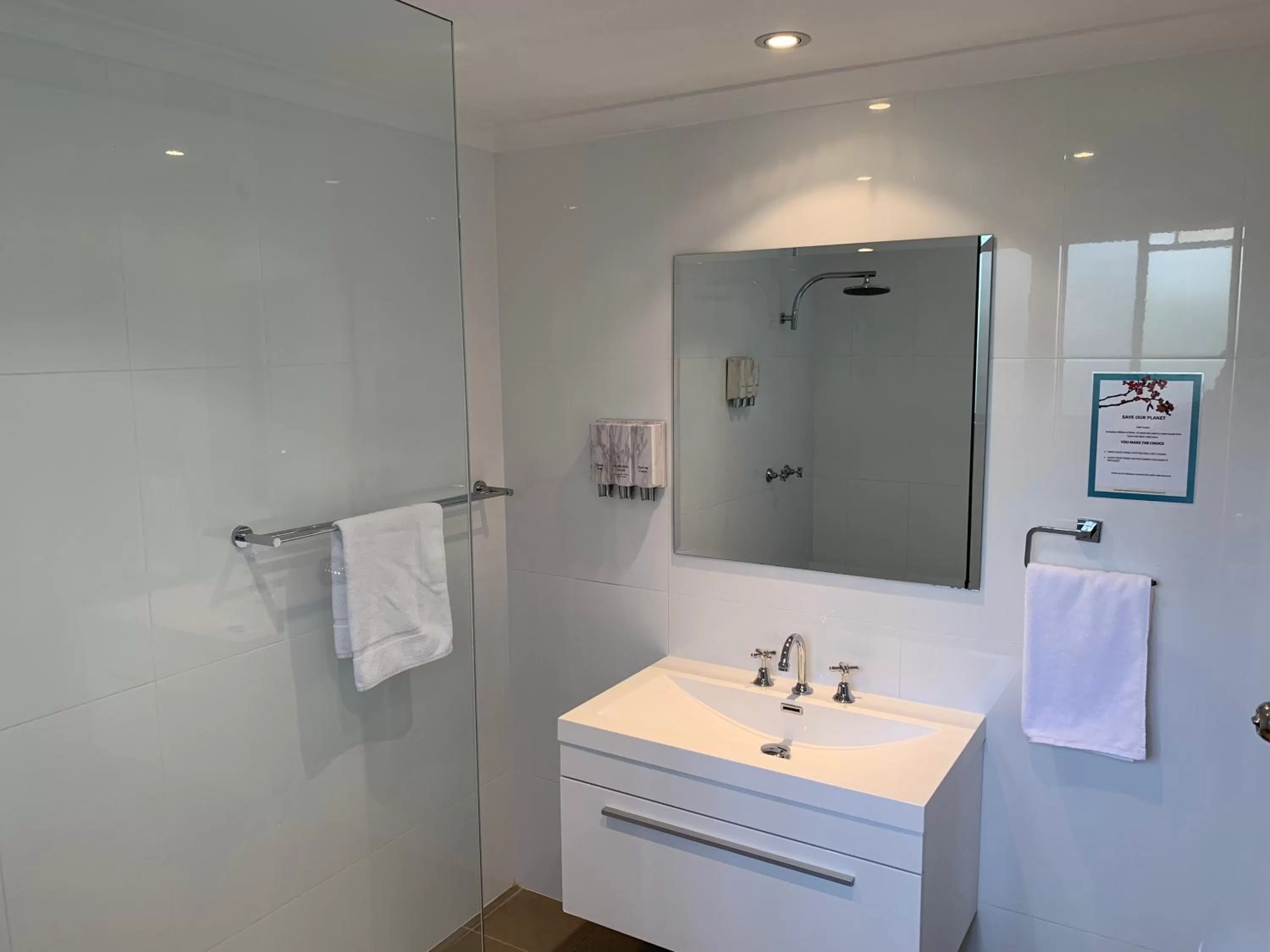 Bathroom in Heritage Motor Inn Goulburn