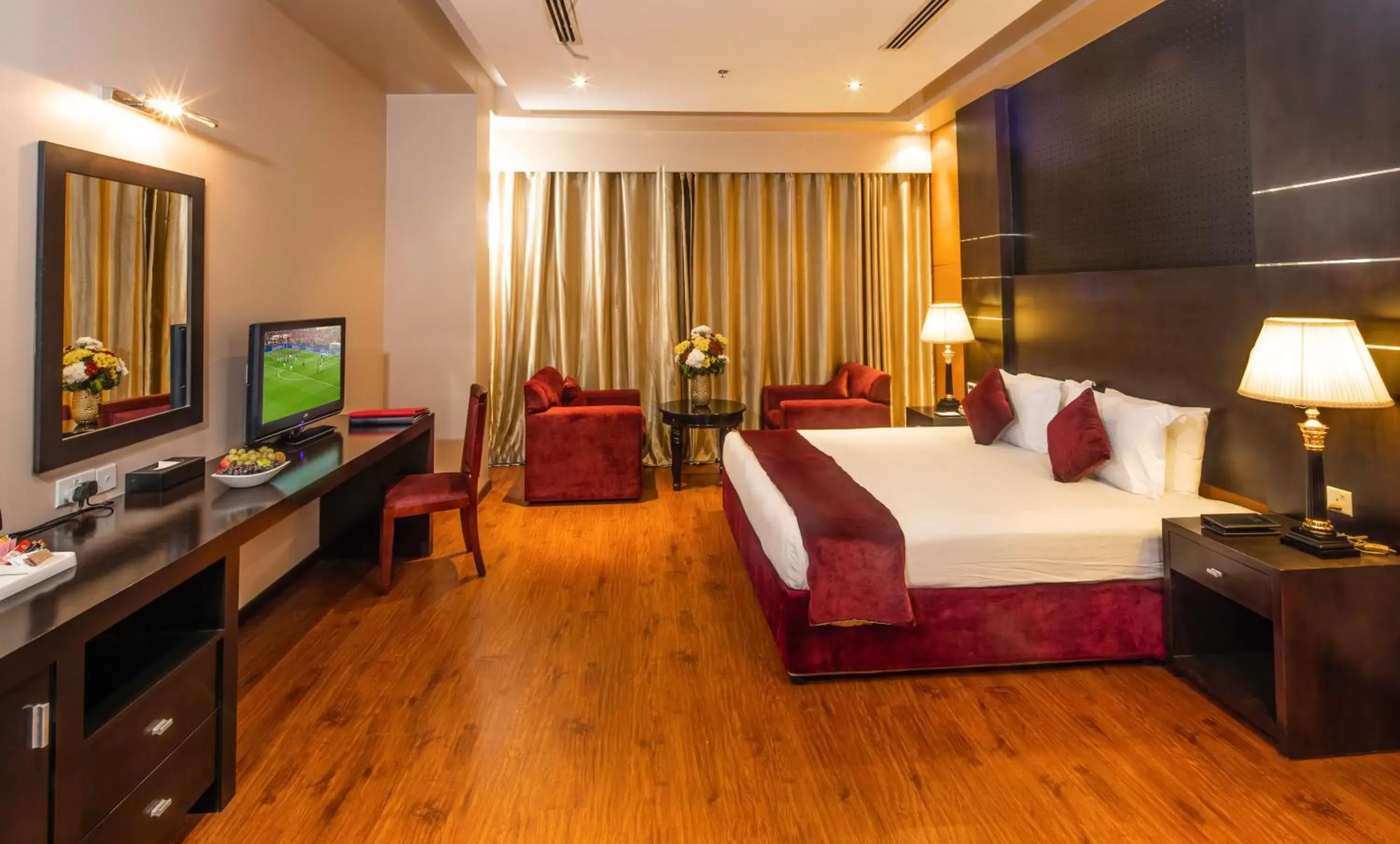 Bedroom, TV/Entertainment Center in Diva Hotel