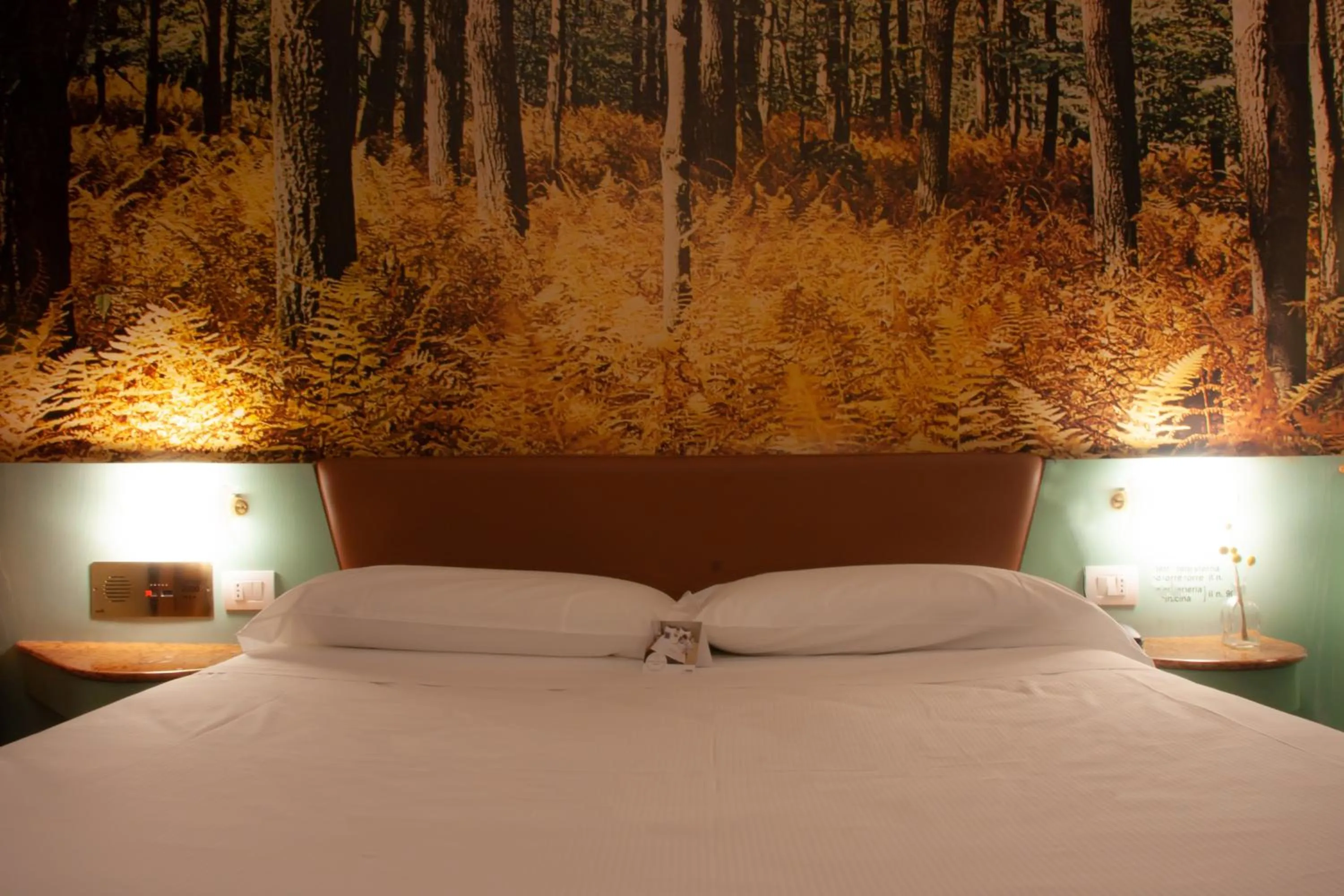 Bed in Hotel Motel 2000