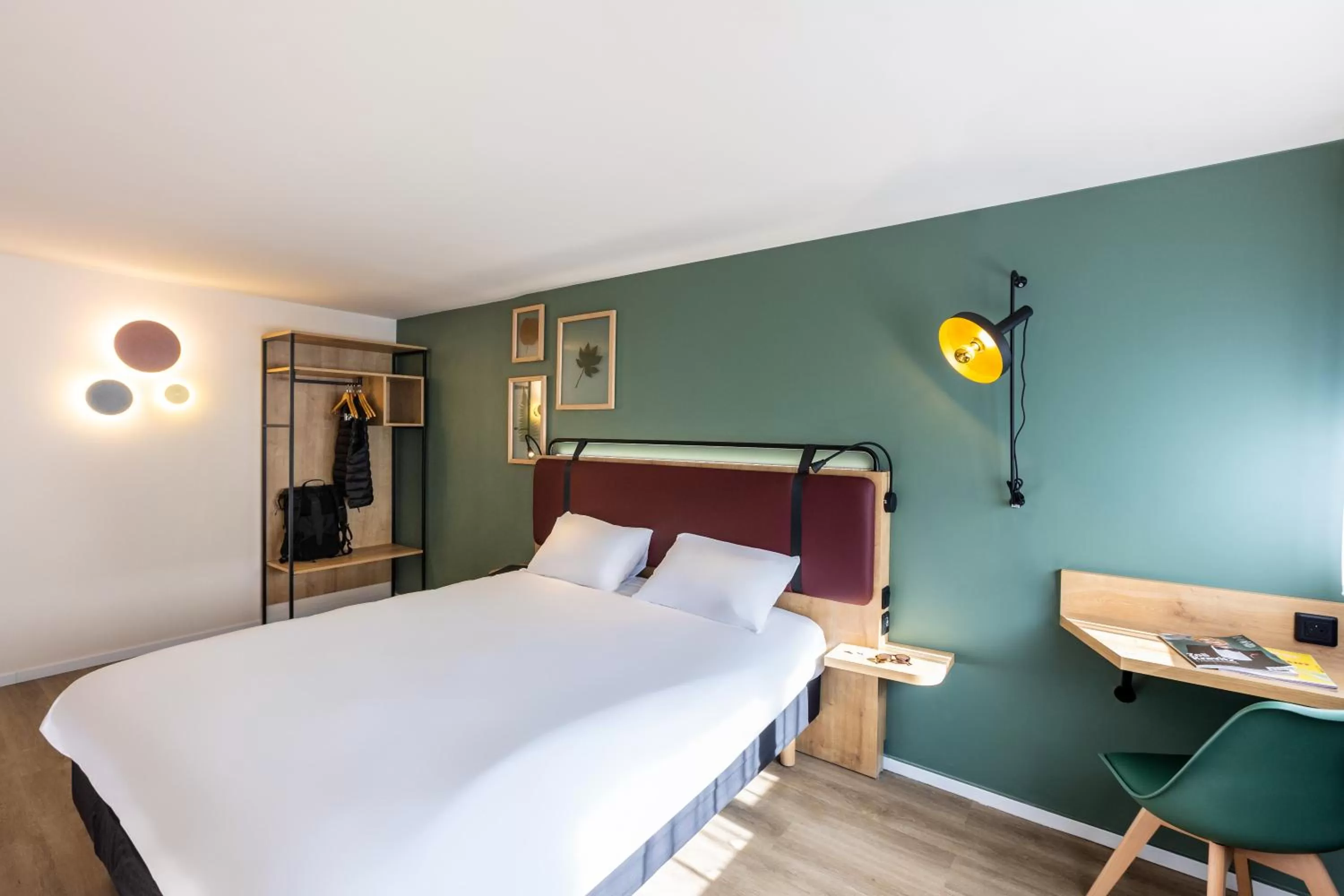 Photo of the whole room, Bed in Campanile La Rochelle Nord - Puilboreau Chagnolet