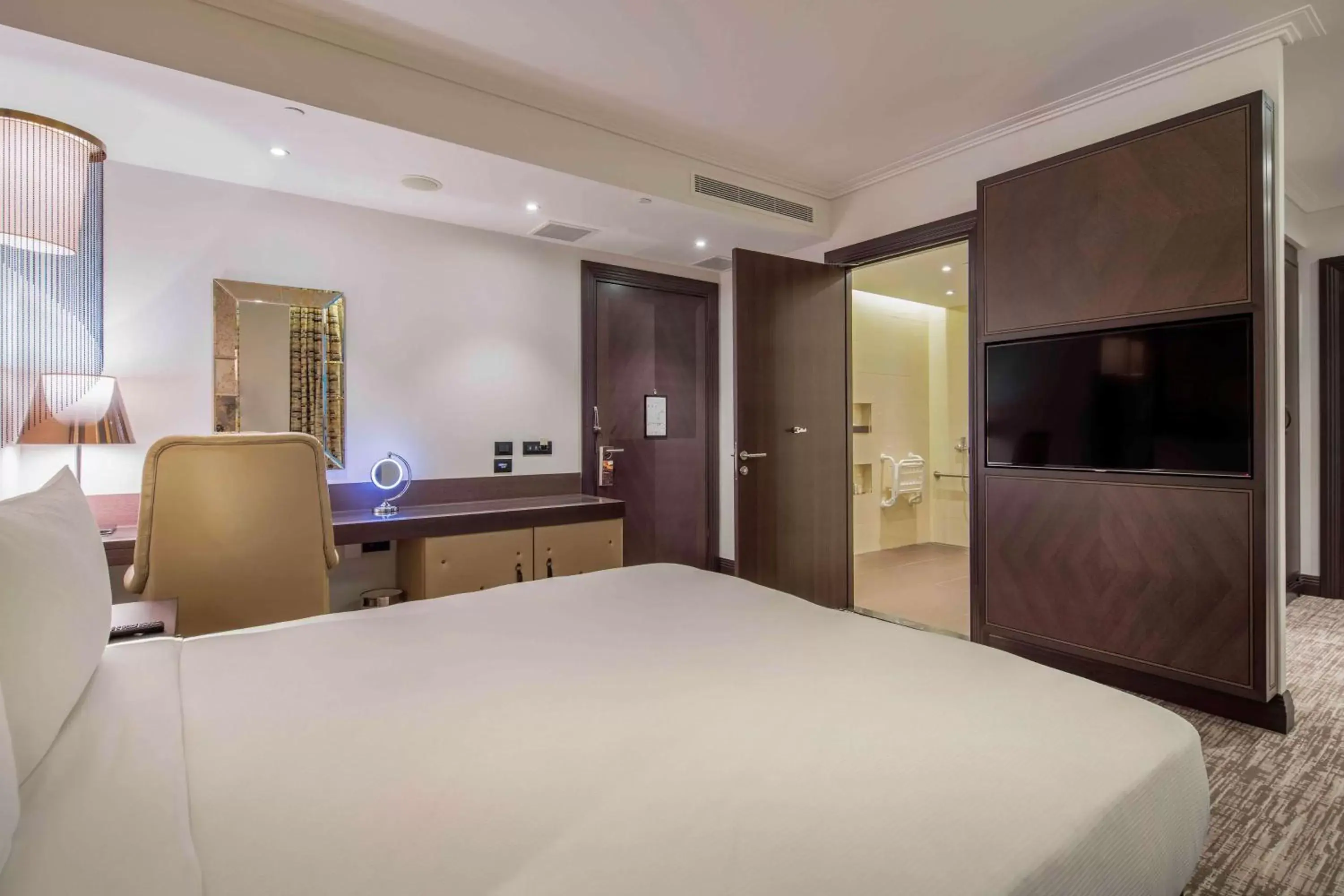 Bed, TV/Entertainment Center in Hilton Podgorica Crna Gora