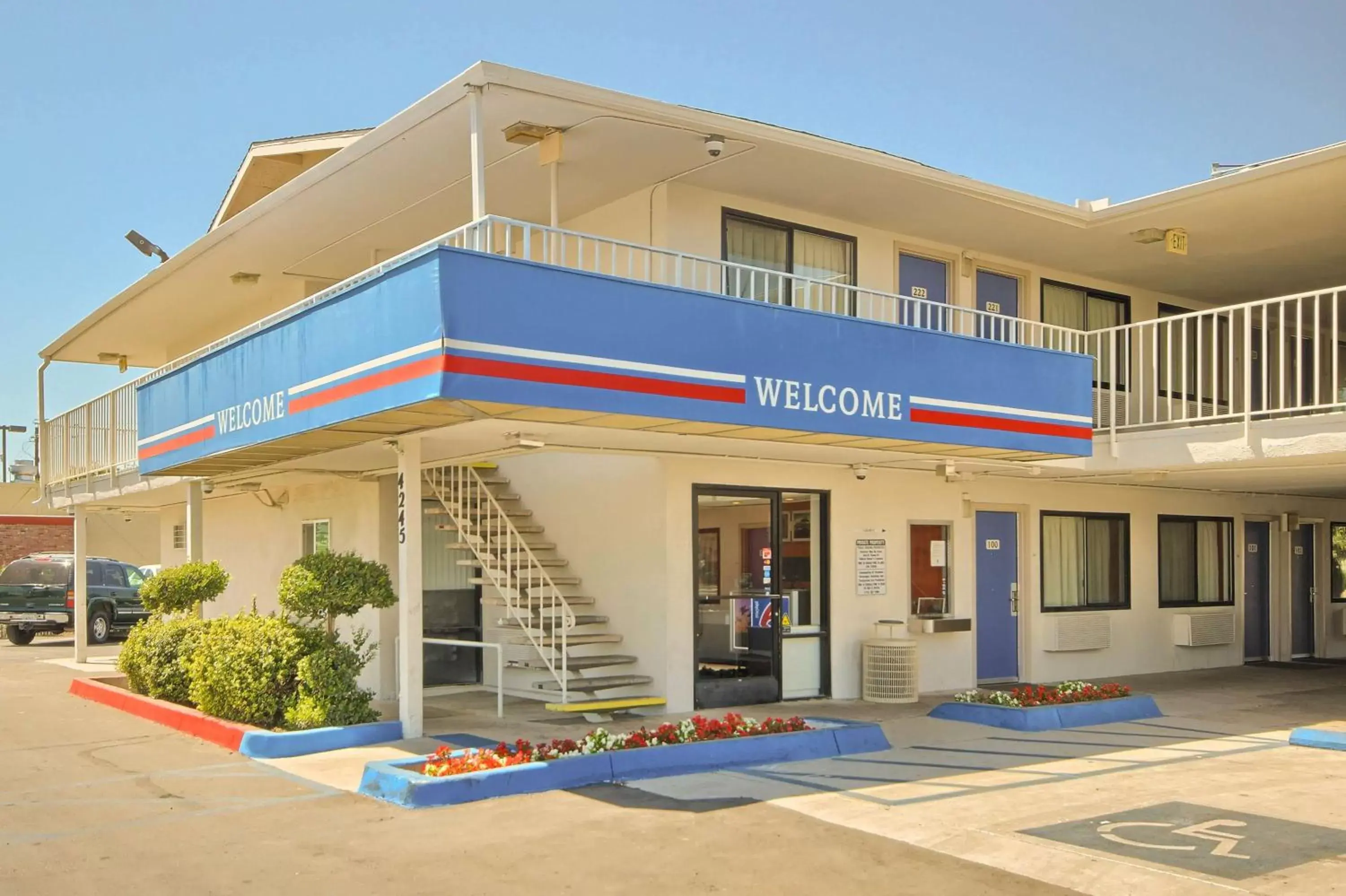 Property building in Motel 6-Fresno, CA - Blackstone North Property building in Motel 6-Fresno, CA - Blackstone North