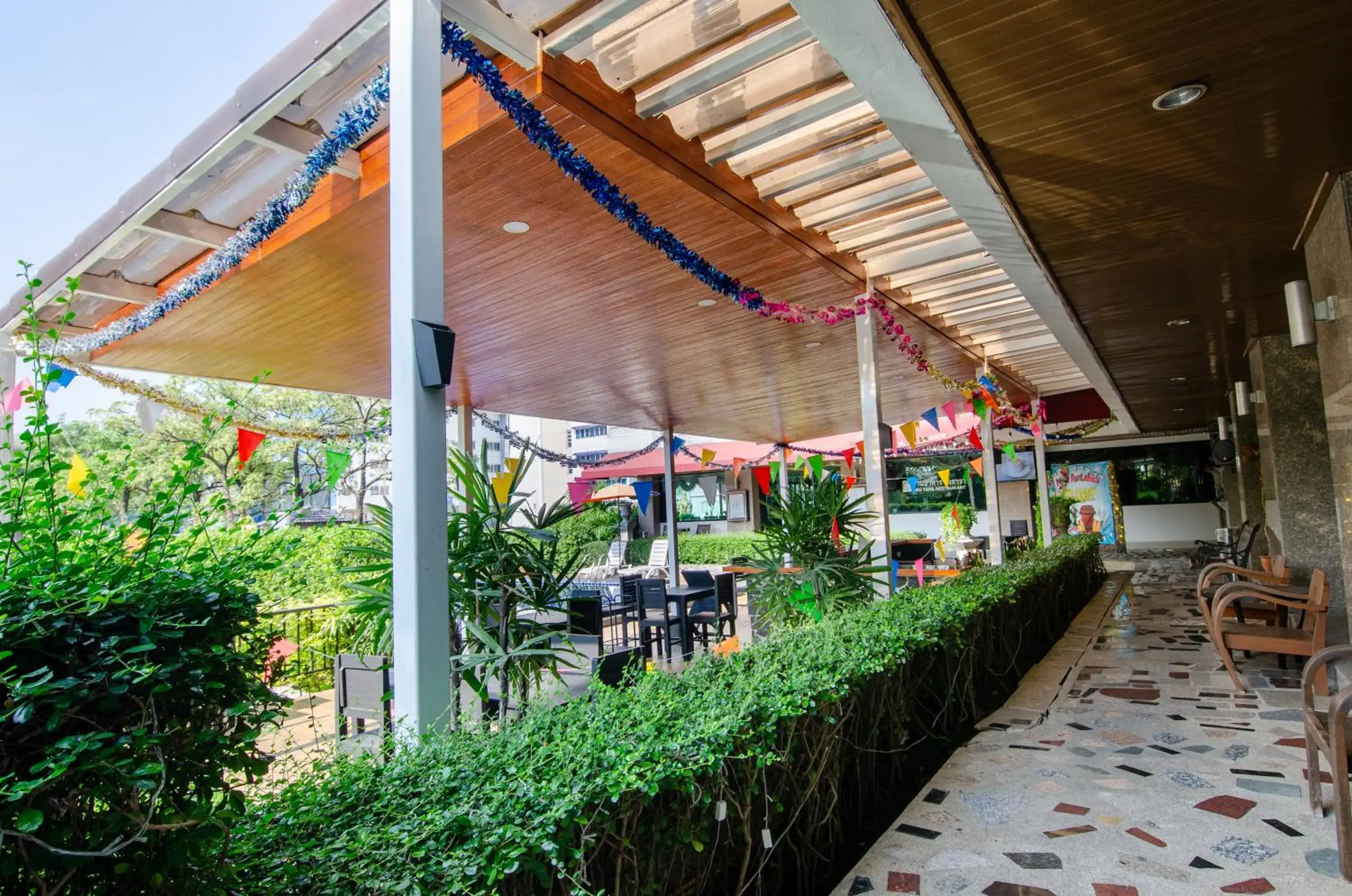 Restaurant/places to eat in Tara Garden Hotel