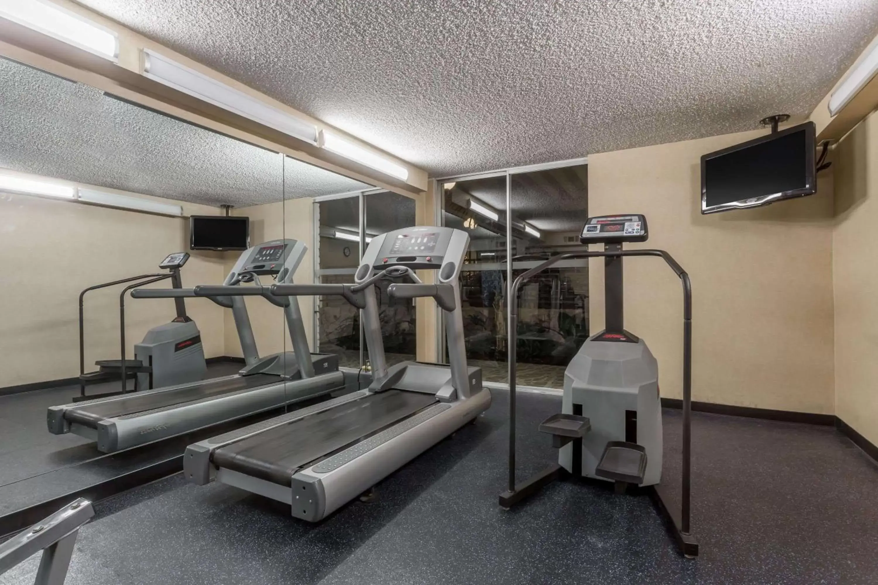 Fitness centre/facilities in Wyndham Garden Fresno Yosemite Airport Fitness centre/facilities in Wyndham Garden Fresno Yosemite Airport