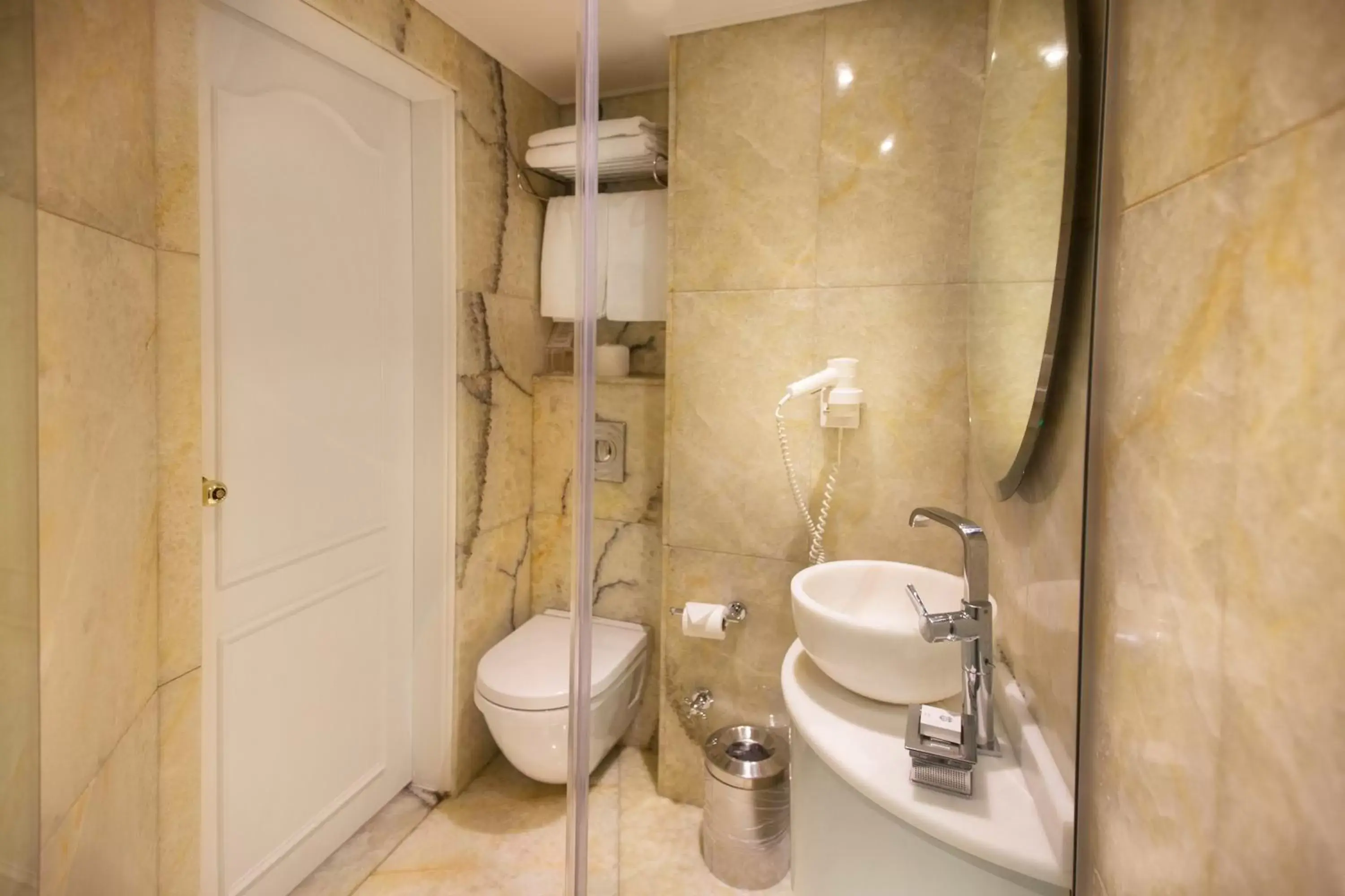 Shower, Bathroom in Valide Sultan Konagi