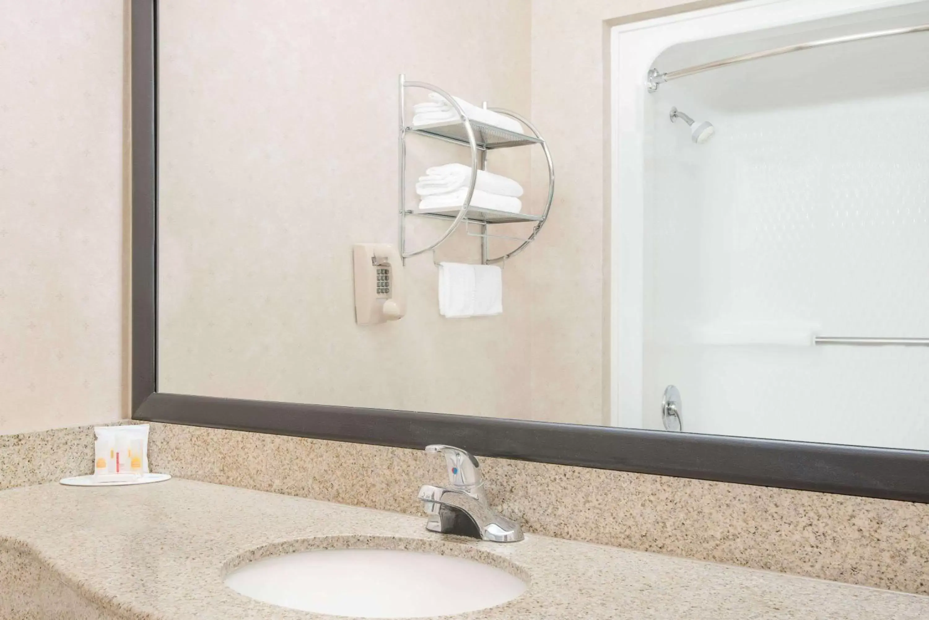 Bathroom in Days Inn & Suites by Wyndham Dumas Bathroom in Days Inn & Suites by Wyndham Dumas