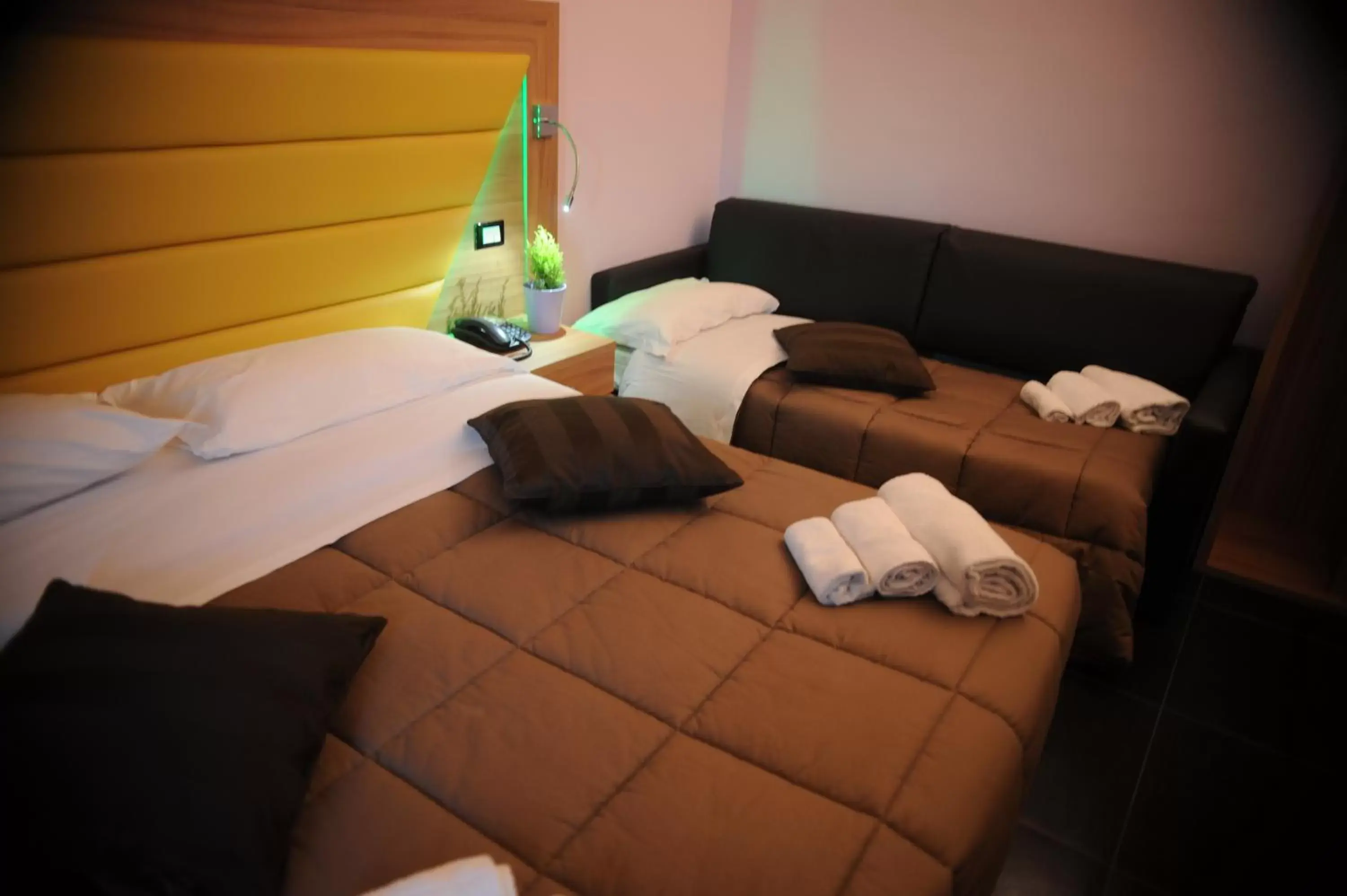 Double Room with Extra Bed in Ostia Antica Suite B&B Double Room with Extra Bed in Ostia Antica Suite B&B