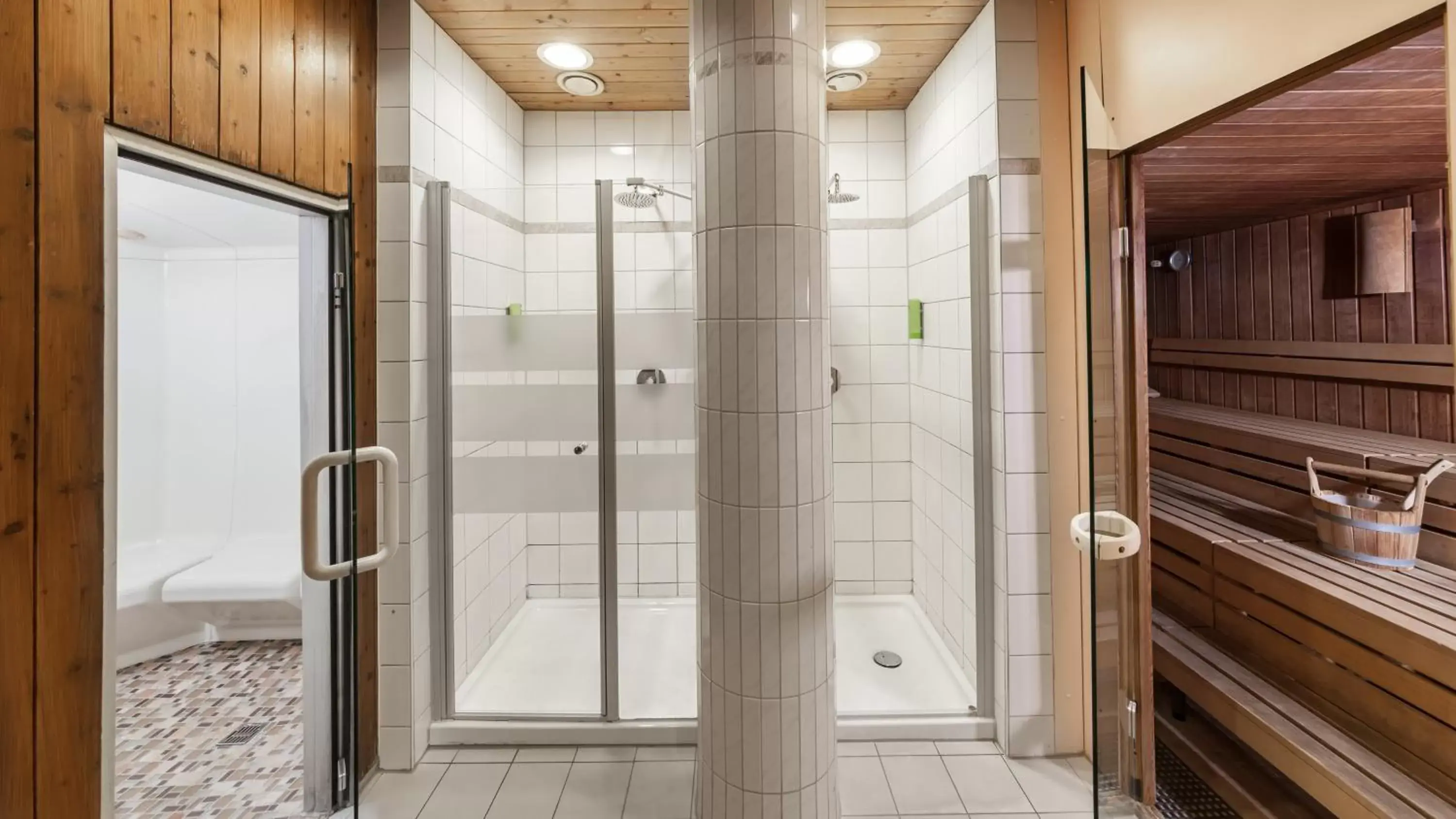 Fitness centre/facilities in Holiday Inn Munich - South by IHG Fitness centre/facilities in Holiday Inn Munich - South by IHG