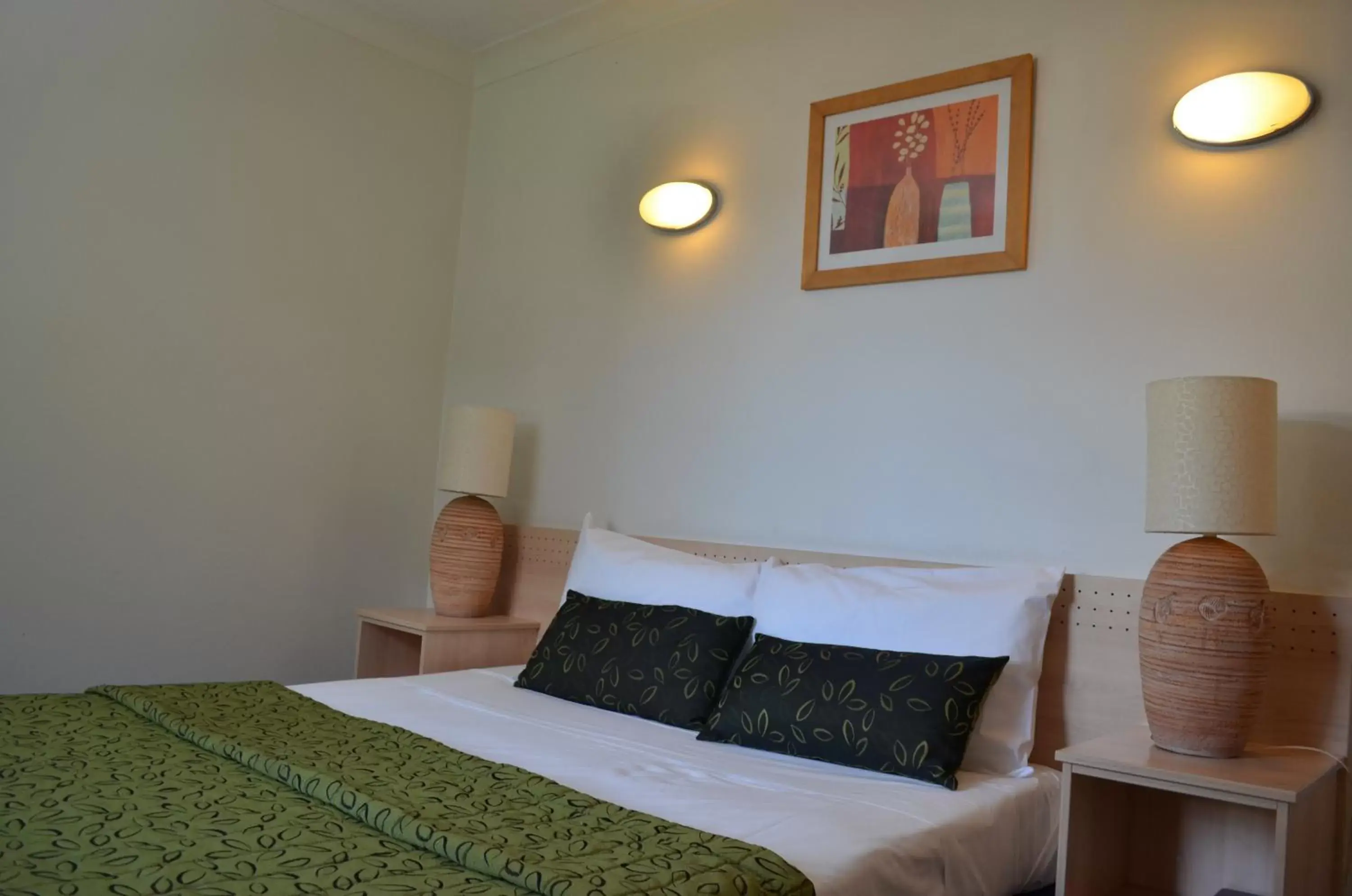 Bedroom, Bed in Airport Motel Brisbane