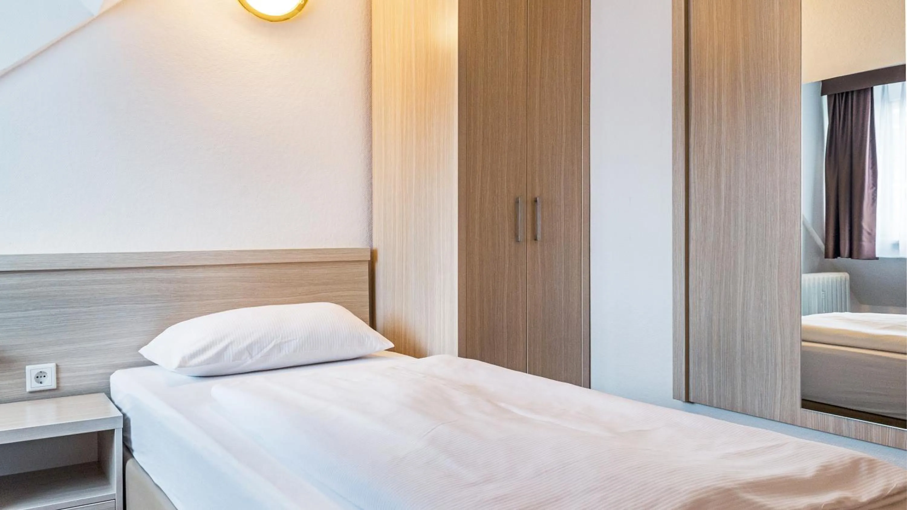 Bed in Air Hotel Wartburg