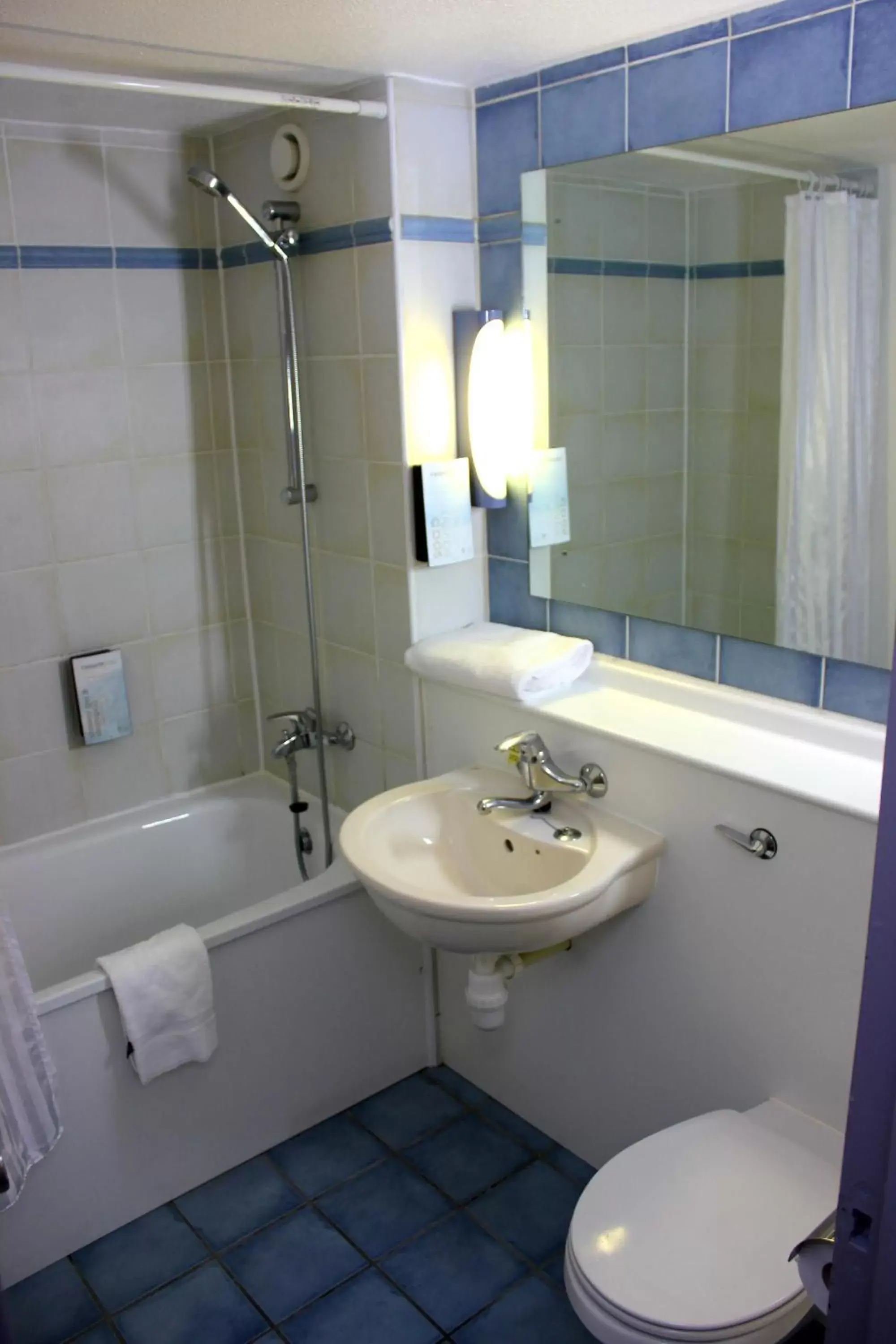 Shower, Bathroom in Campanile Hotel Doncaster