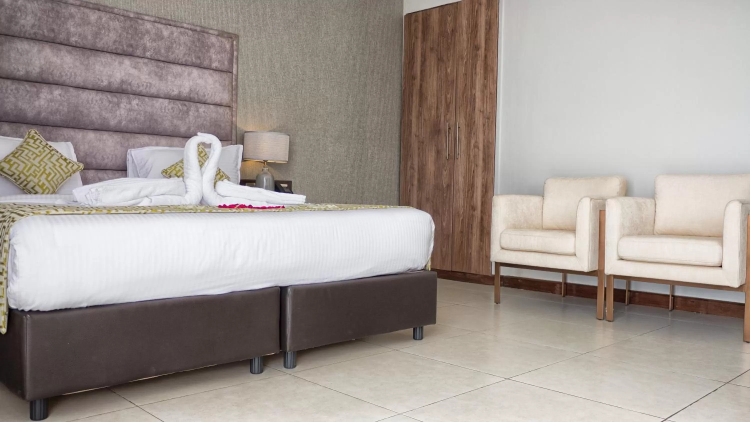 Photo of the whole room, Bed in Best Western Kisumu Hotel