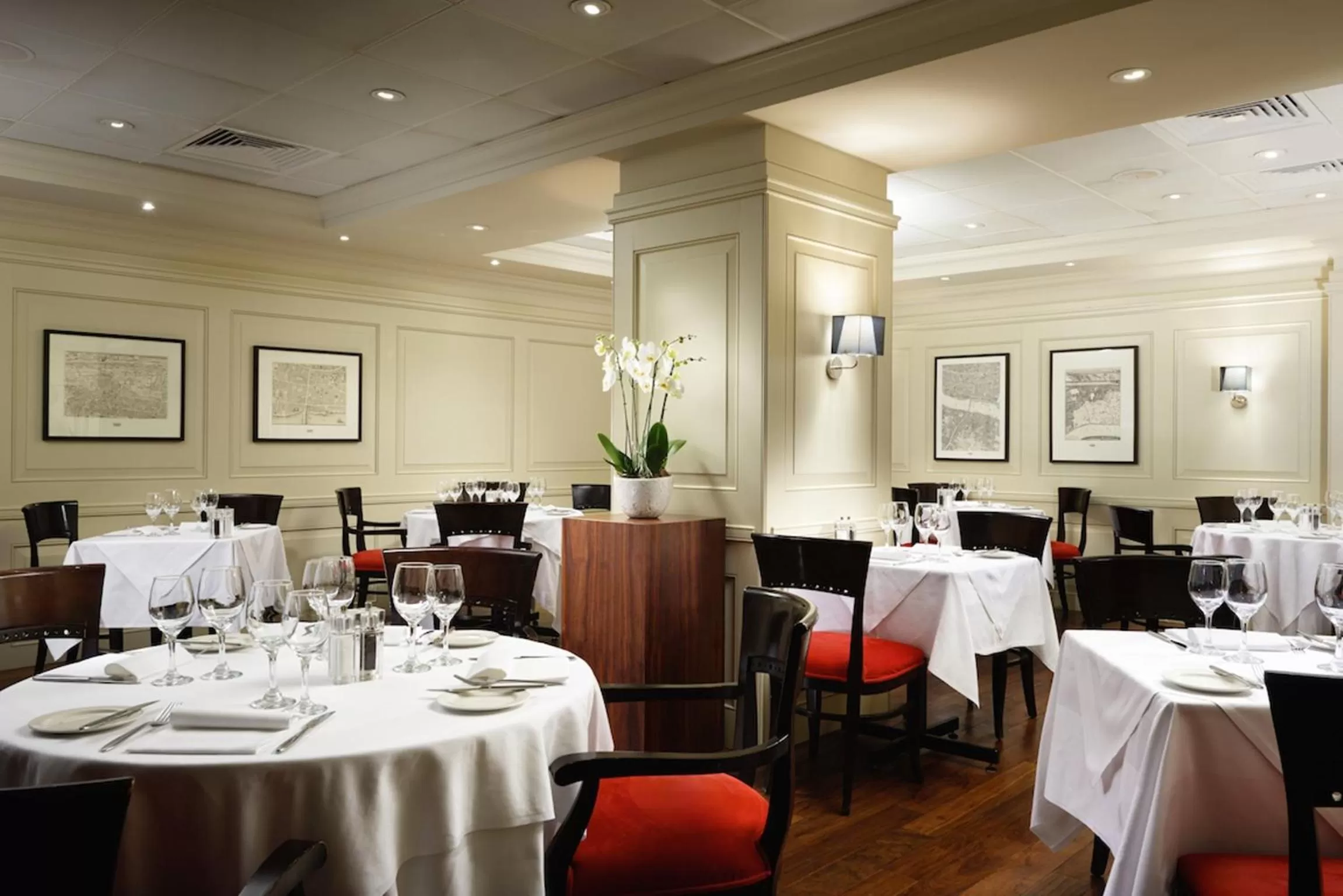 Restaurant/places to eat in London Bridge Hotel