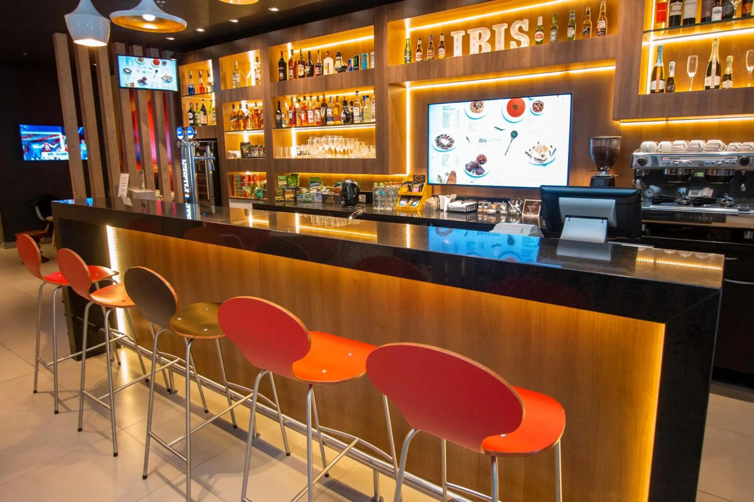 TV and multimedia, Lounge/Bar in ibis Asuncion