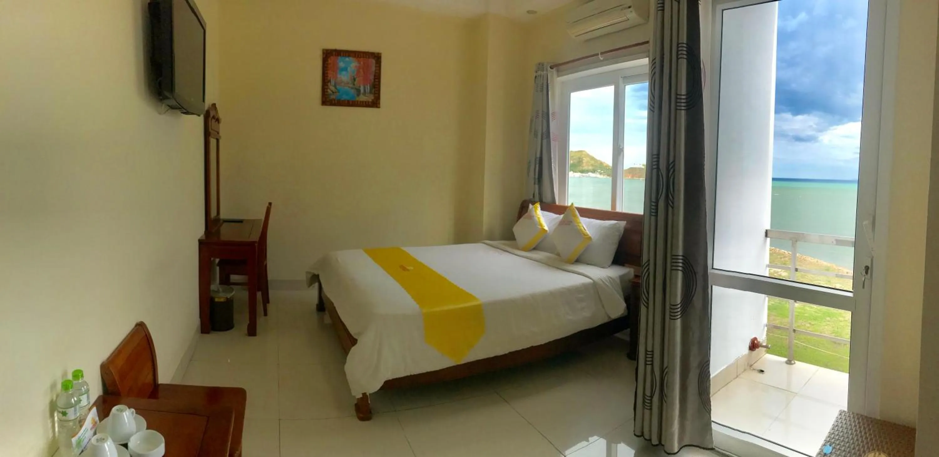 Bed in Hoang Yen Canary Hotel