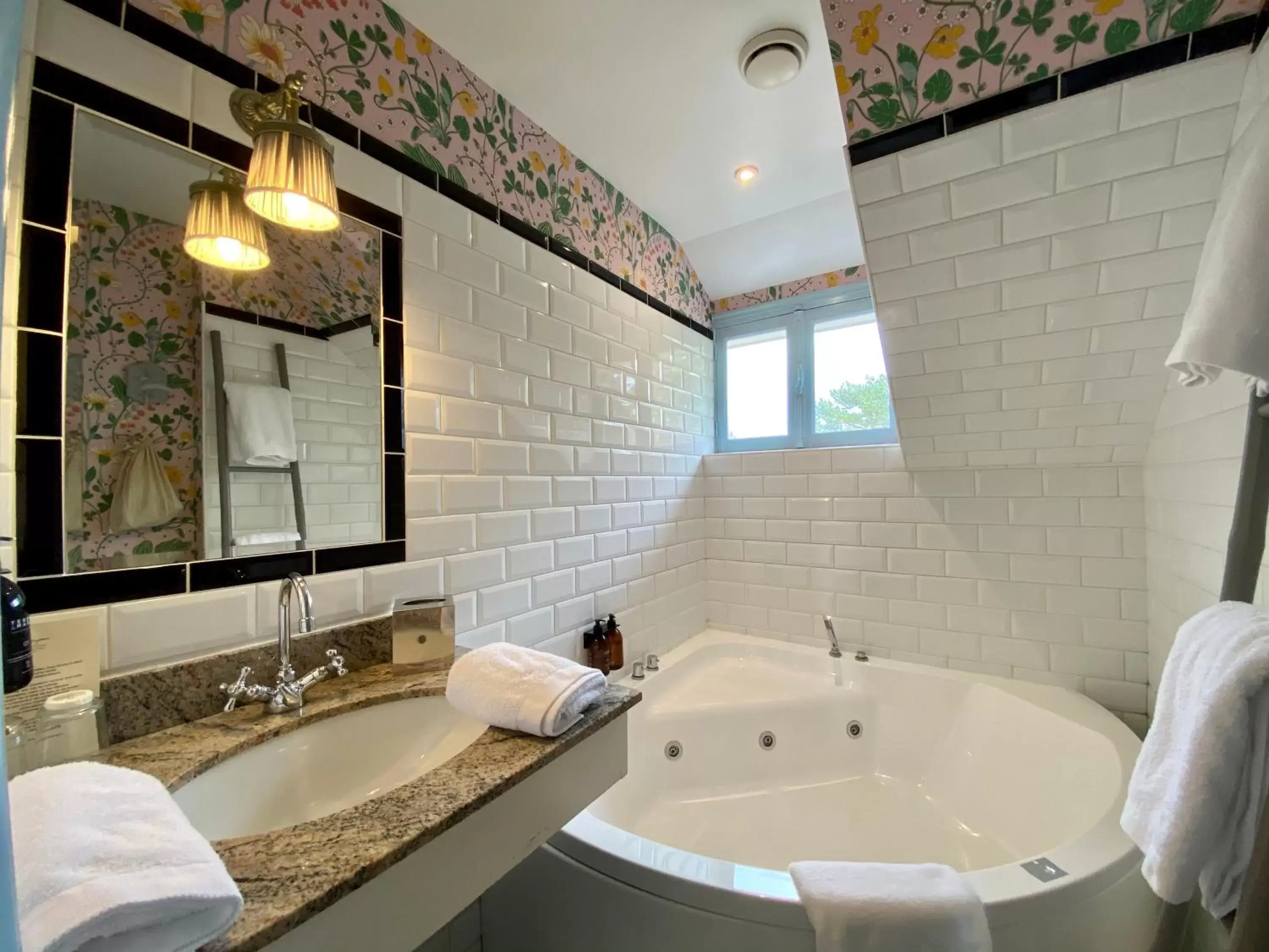 Bath, Bathroom in Domaine Saint Clair - Le Donjon