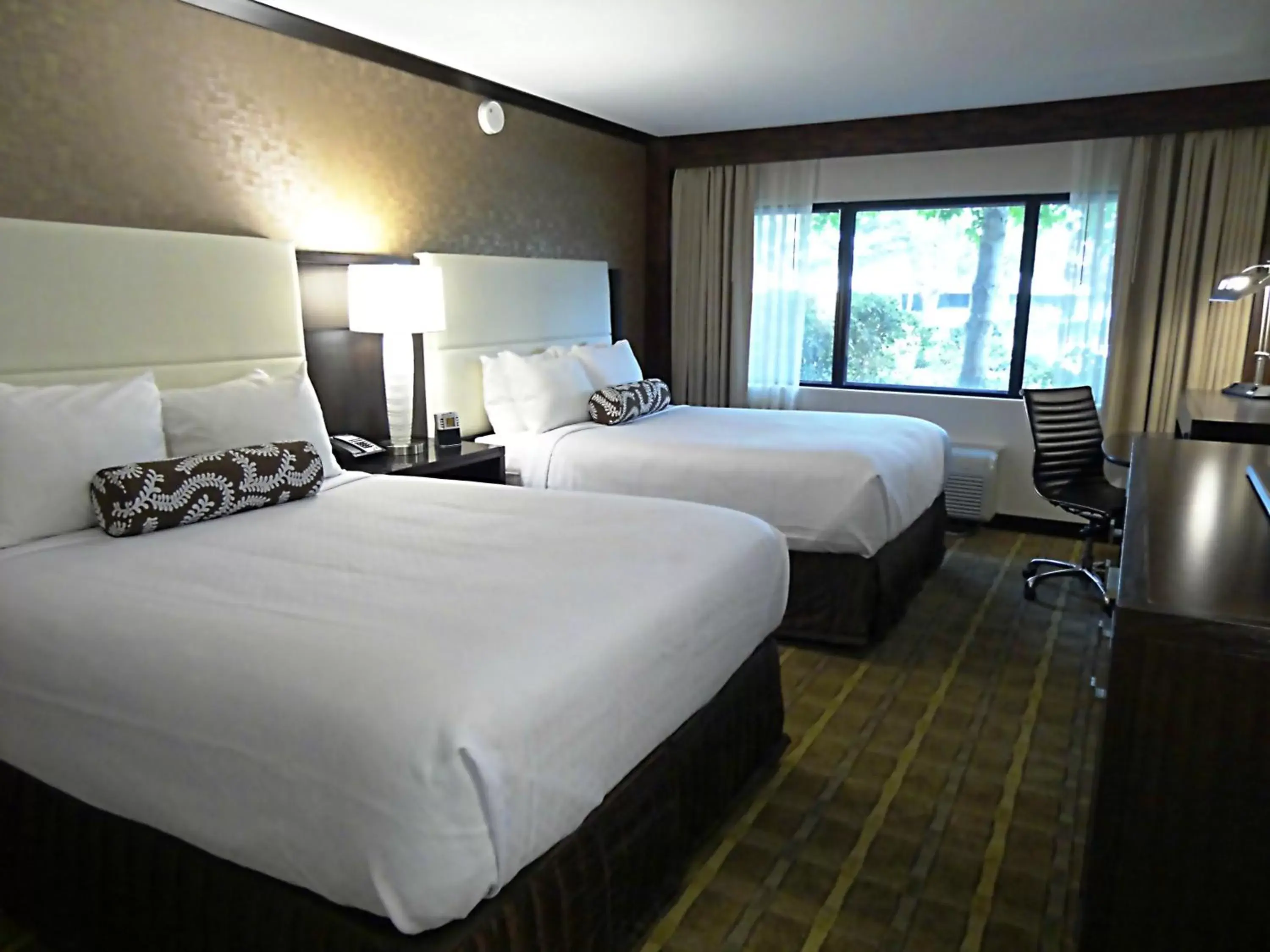 Bedroom, Bed in Crowne Plaza Hotel Foster City-San Mateo, an IHG Hotel
