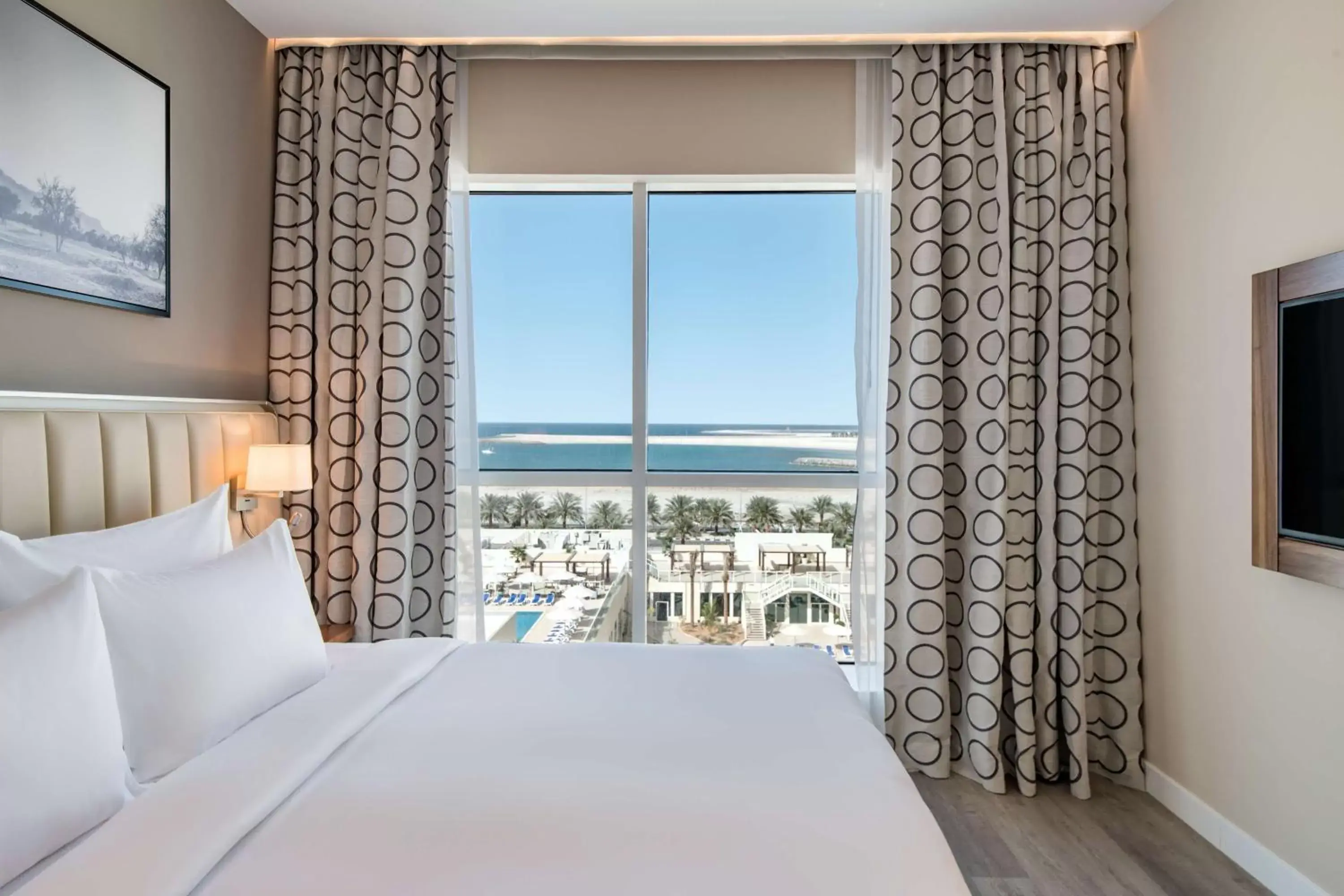 View (from property/room), Bed in Radisson Resort Ras Al Khaimah Marjan Island