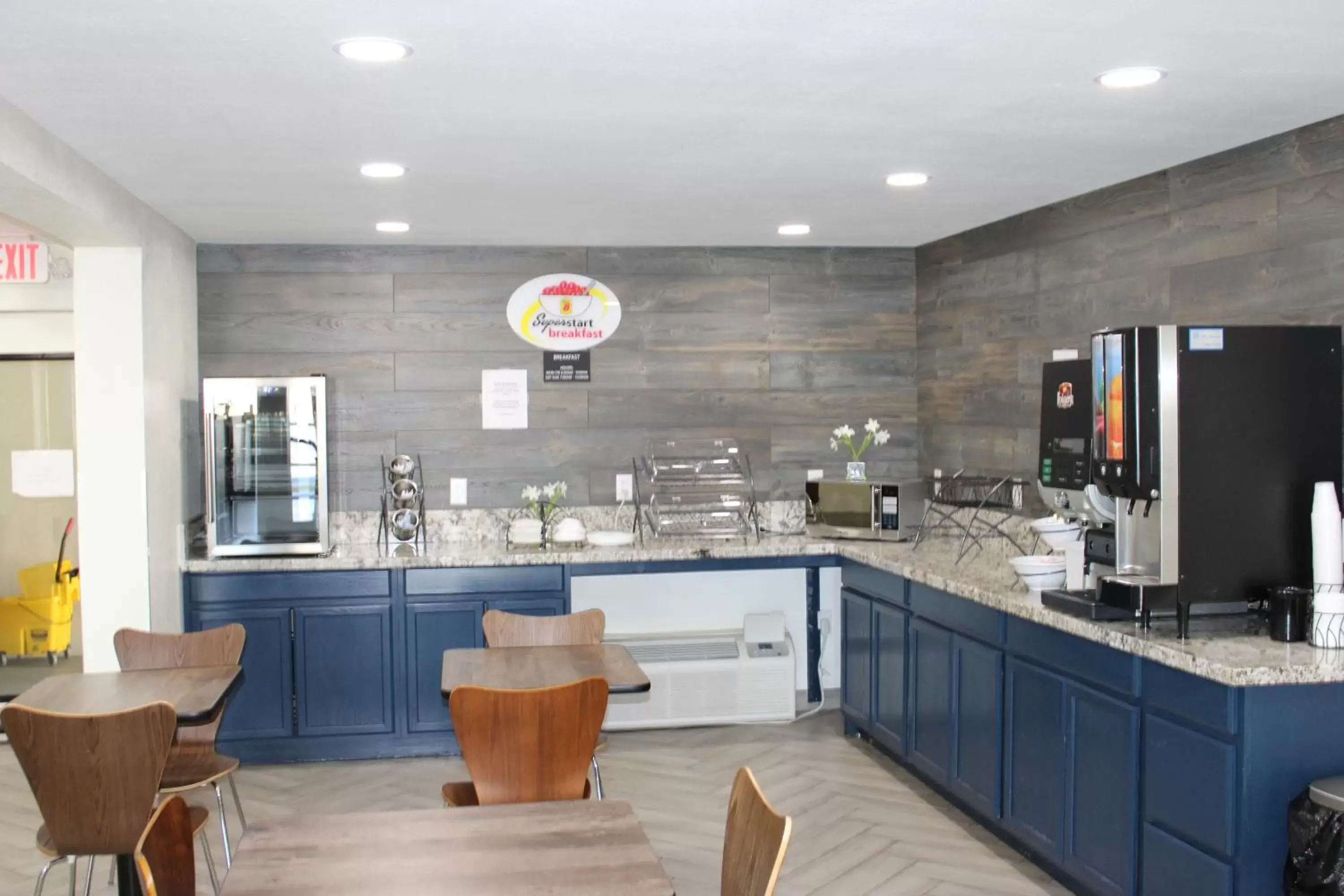 Coffee/tea facilities, Restaurant/Places to Eat in Super 8 by Wyndham Morganton