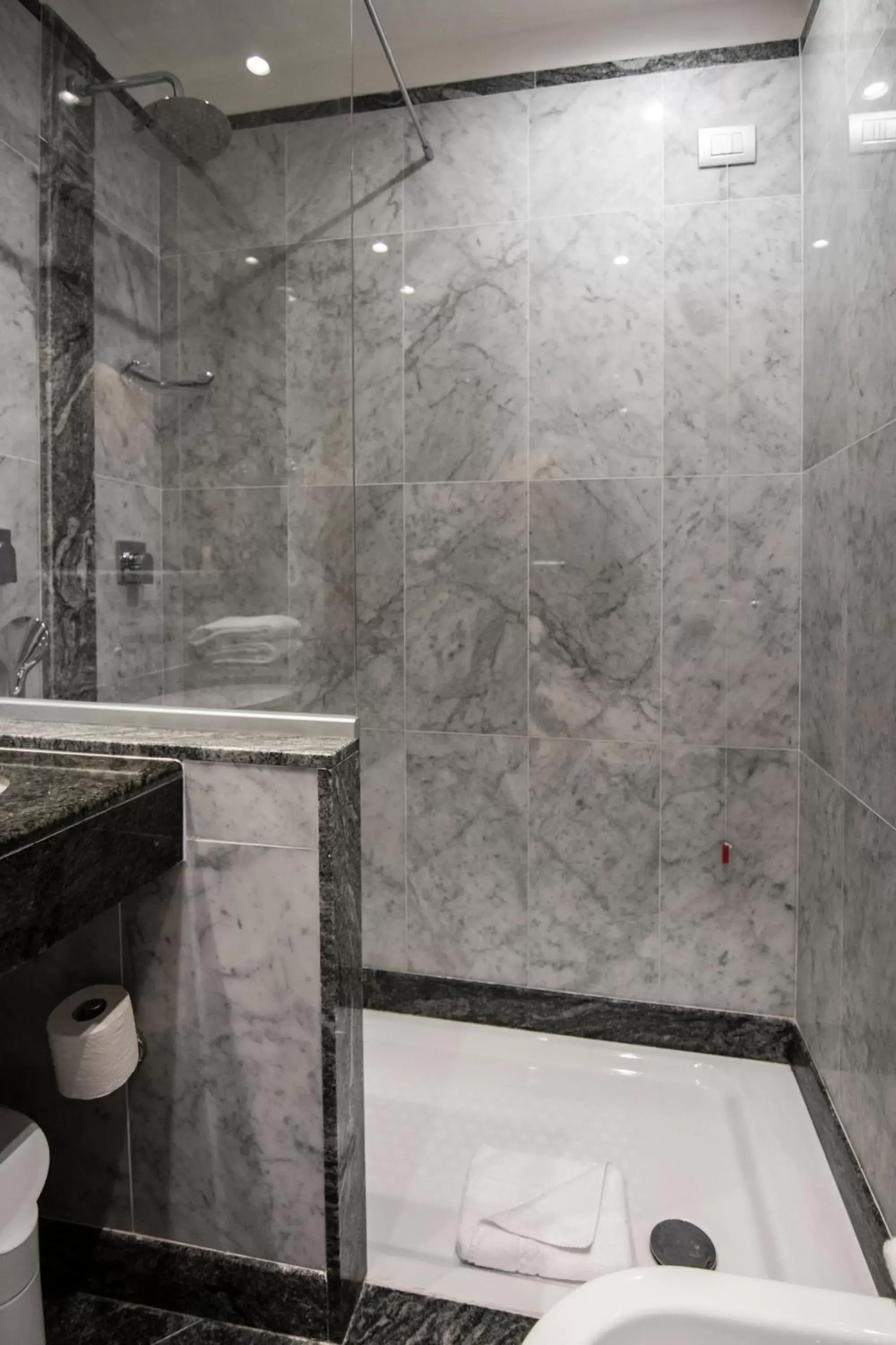 Shower, Bathroom in Vibe Nazionale