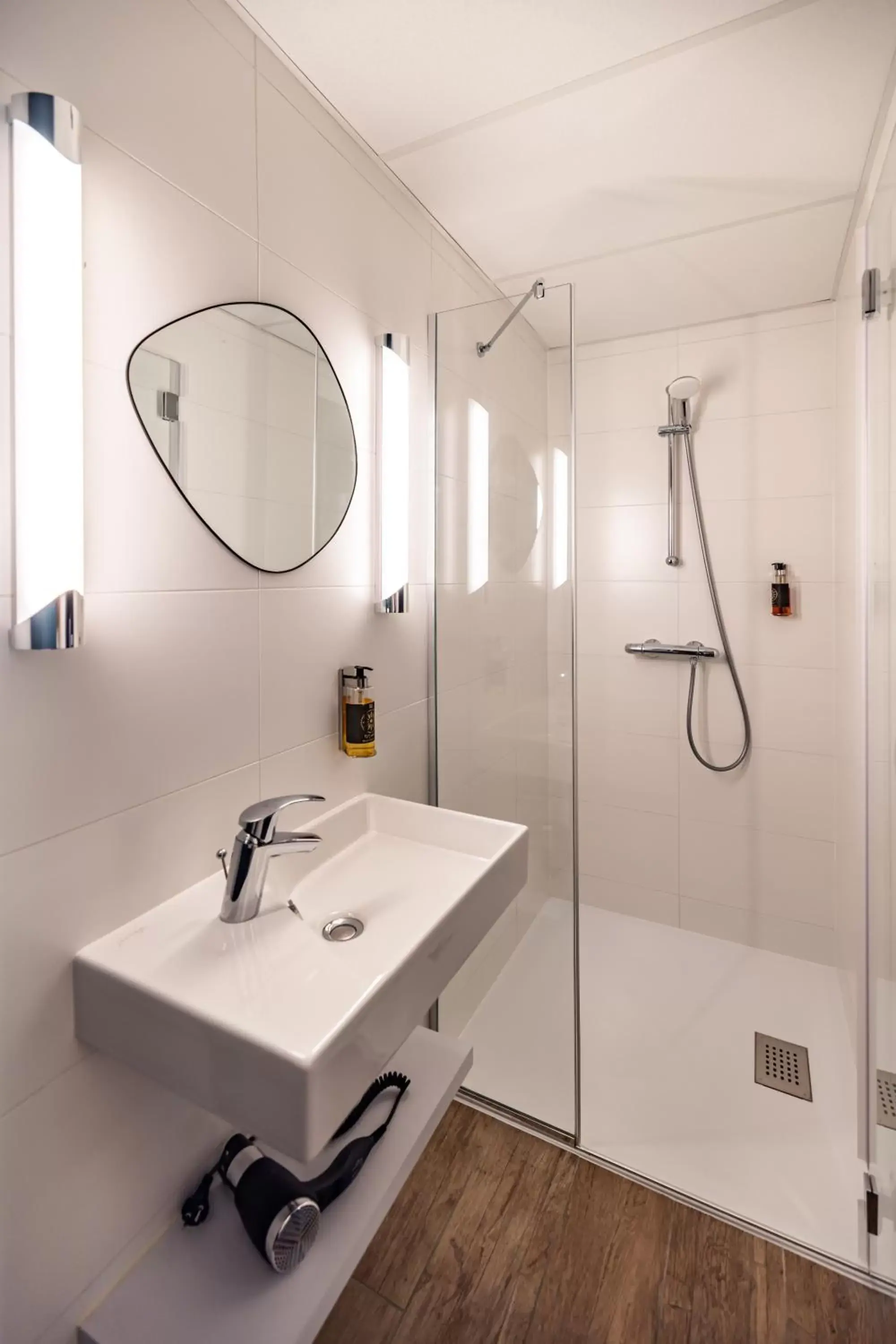 Shower, Bathroom in Naâd Hotel Sarlat Centre Ville