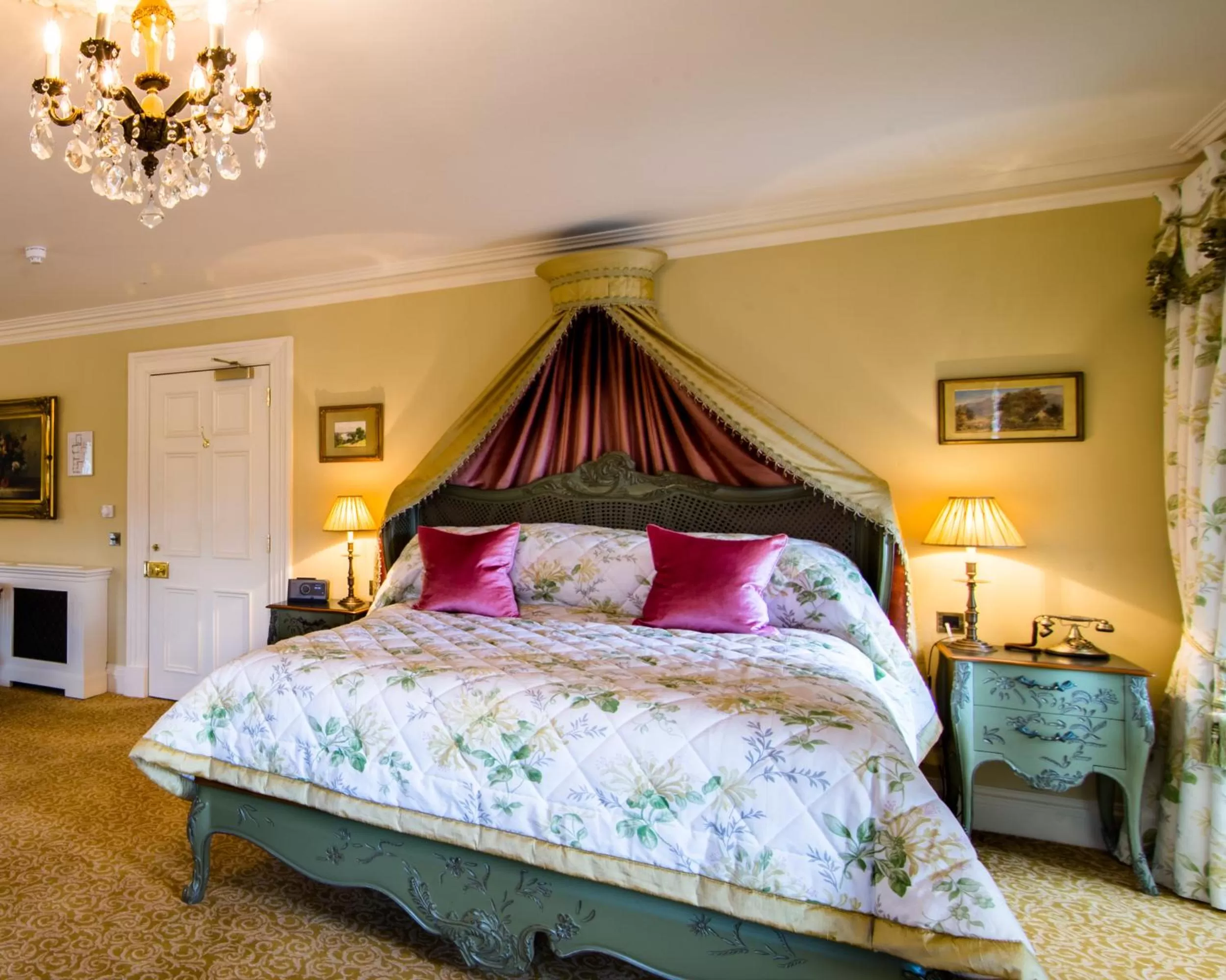 Bed in Crossbasket Castle, Hotel & Restaurant