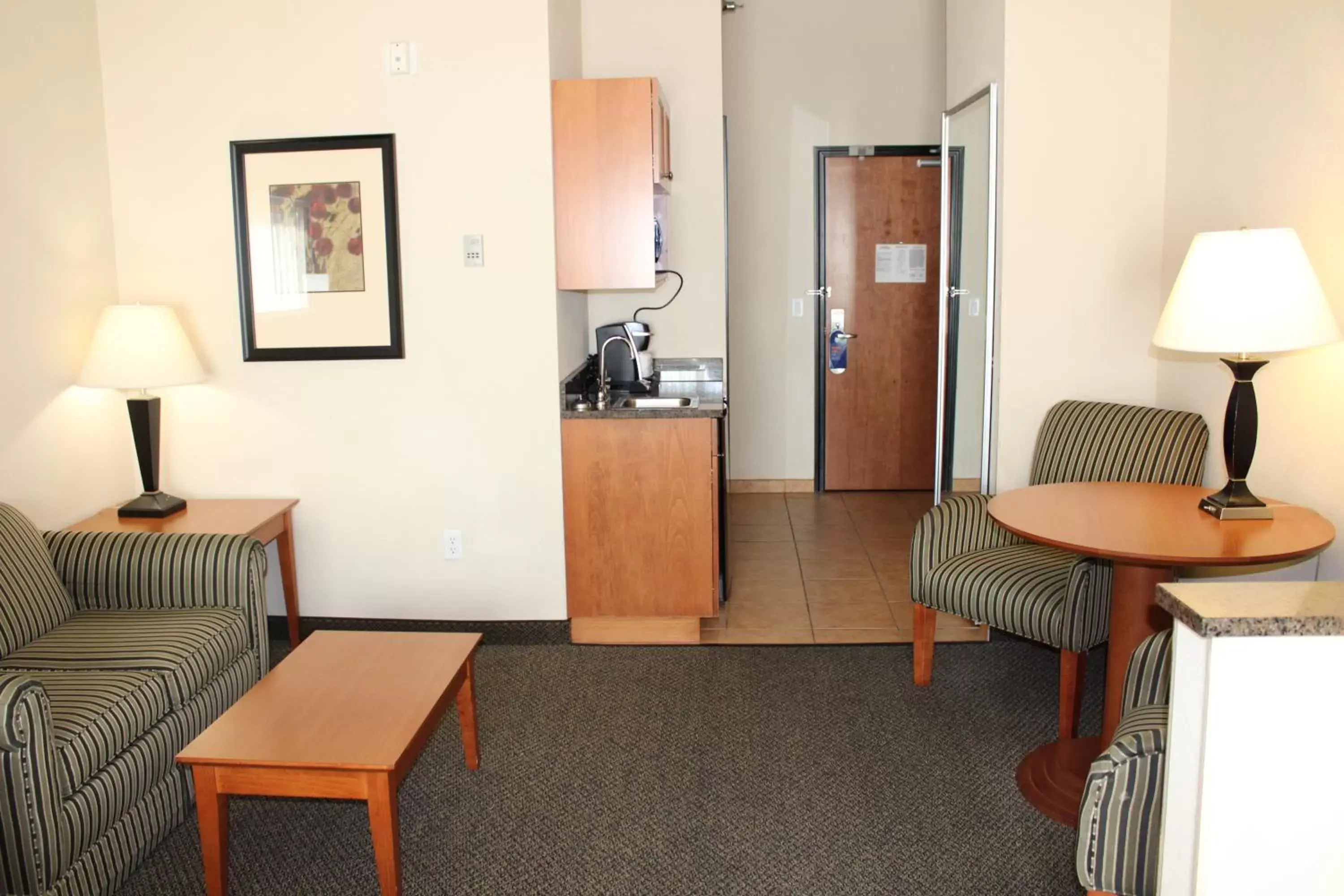 Photo of the whole room, Seating Area in Holiday Inn Express Hotel Vernal, an IHG Hotel