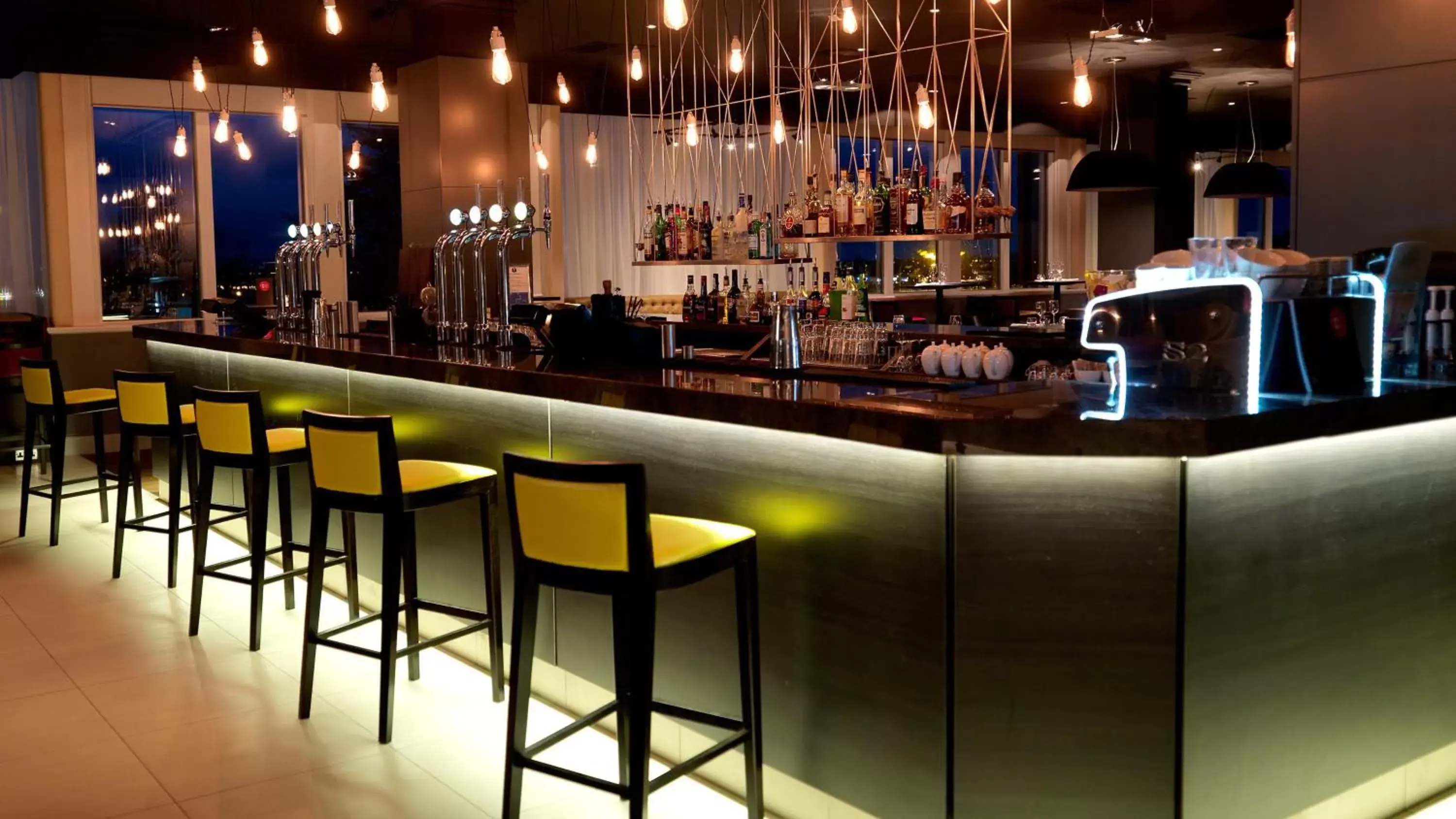 Lounge or bar, Lounge/Bar in Crowne Plaza Chester, an IHG Hotel